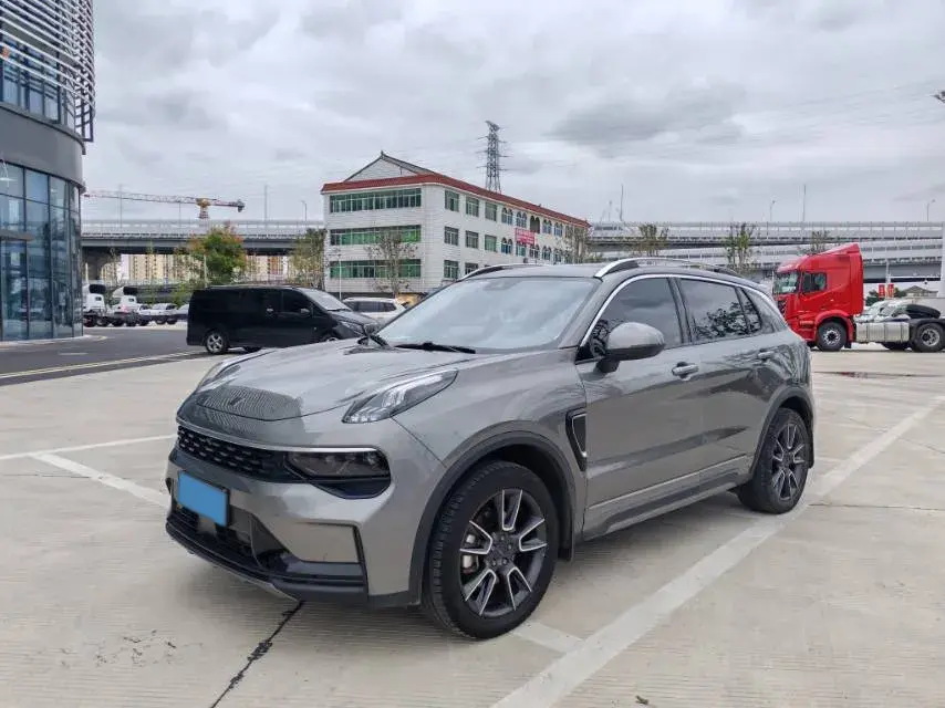 2021 LYNK&CO 01 view 1