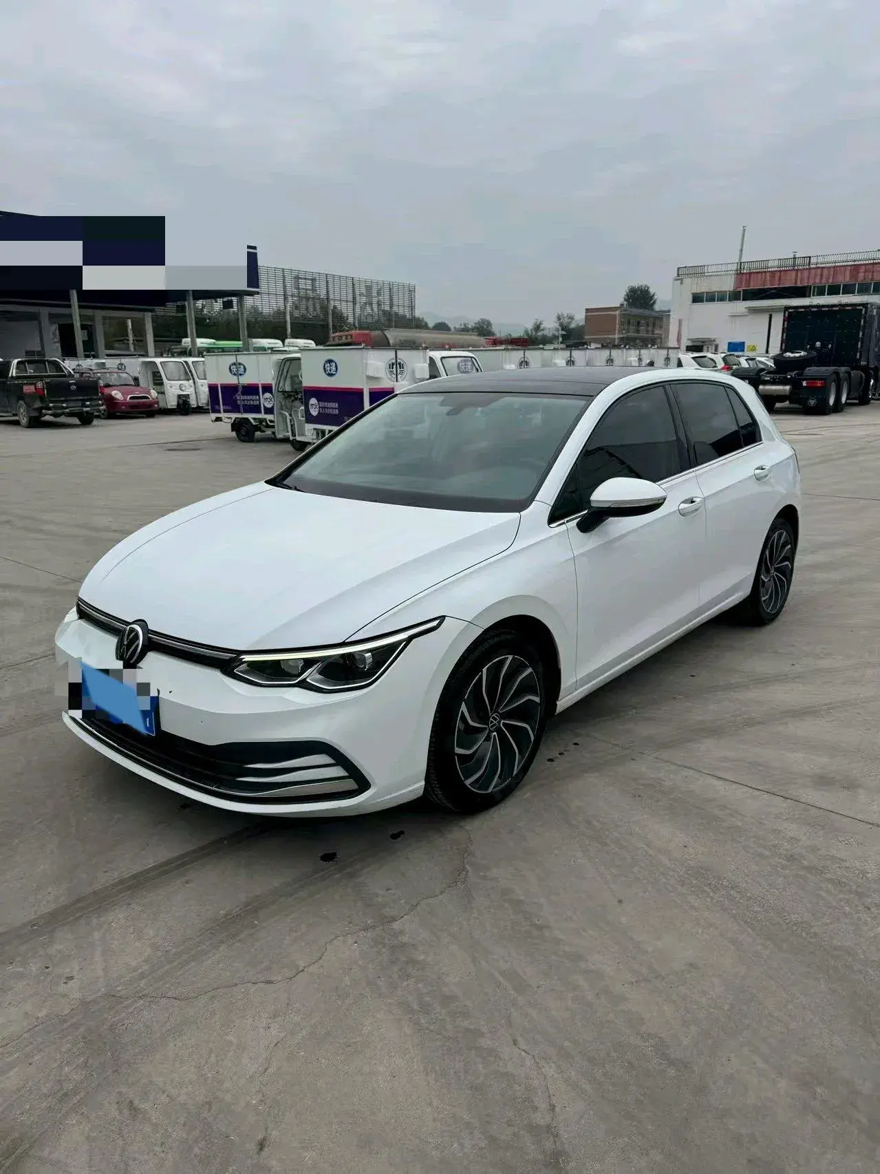 2021 VOLKSWAGEN GOLF view 1