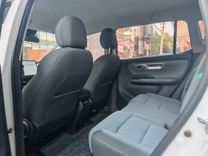 2023 AION Y thumbnail 3