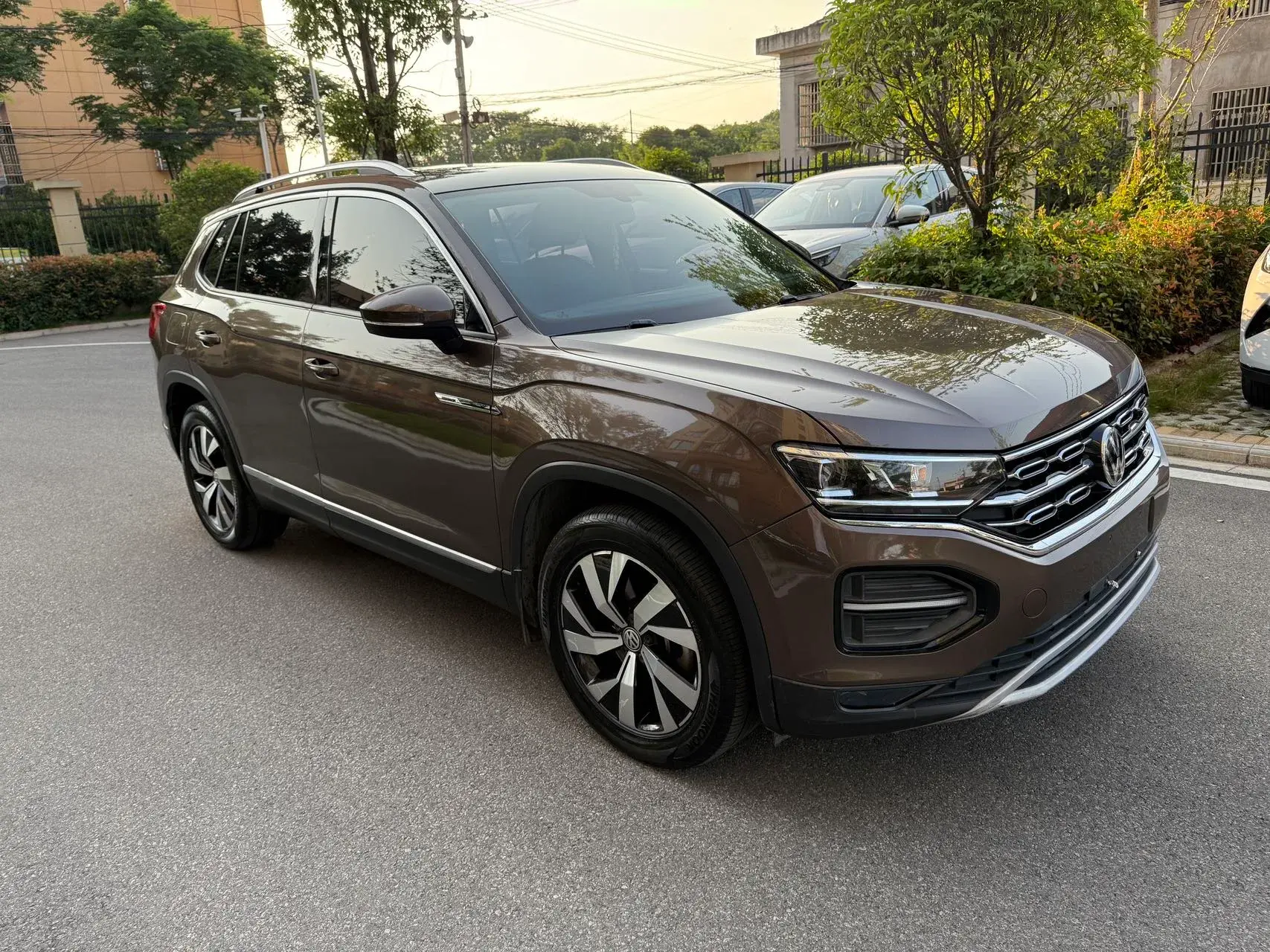 2019 VOLKSWAGEN TAYRON thumbnail 3