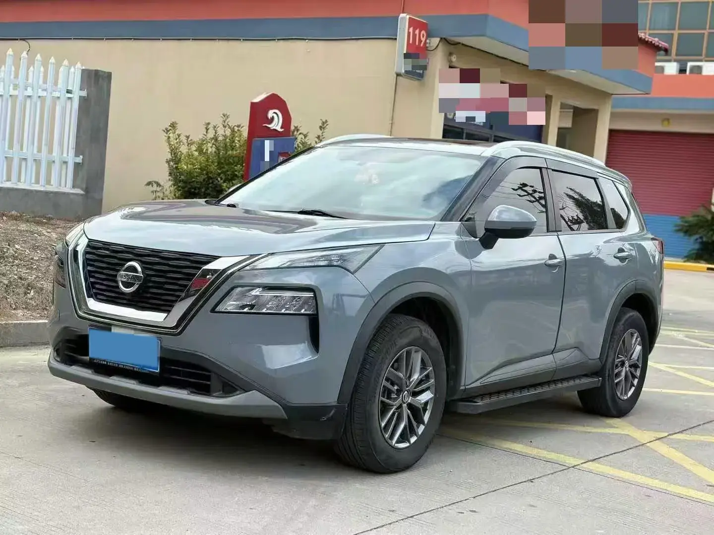 2021 NISSAN X-TRAIL view 1