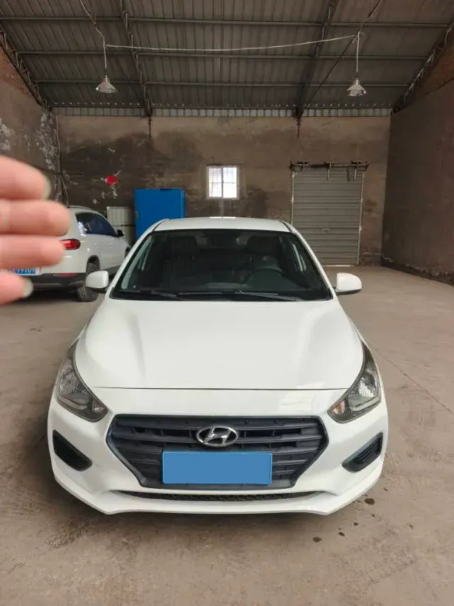 2017 HYUNDAI REINA thumbnail 2