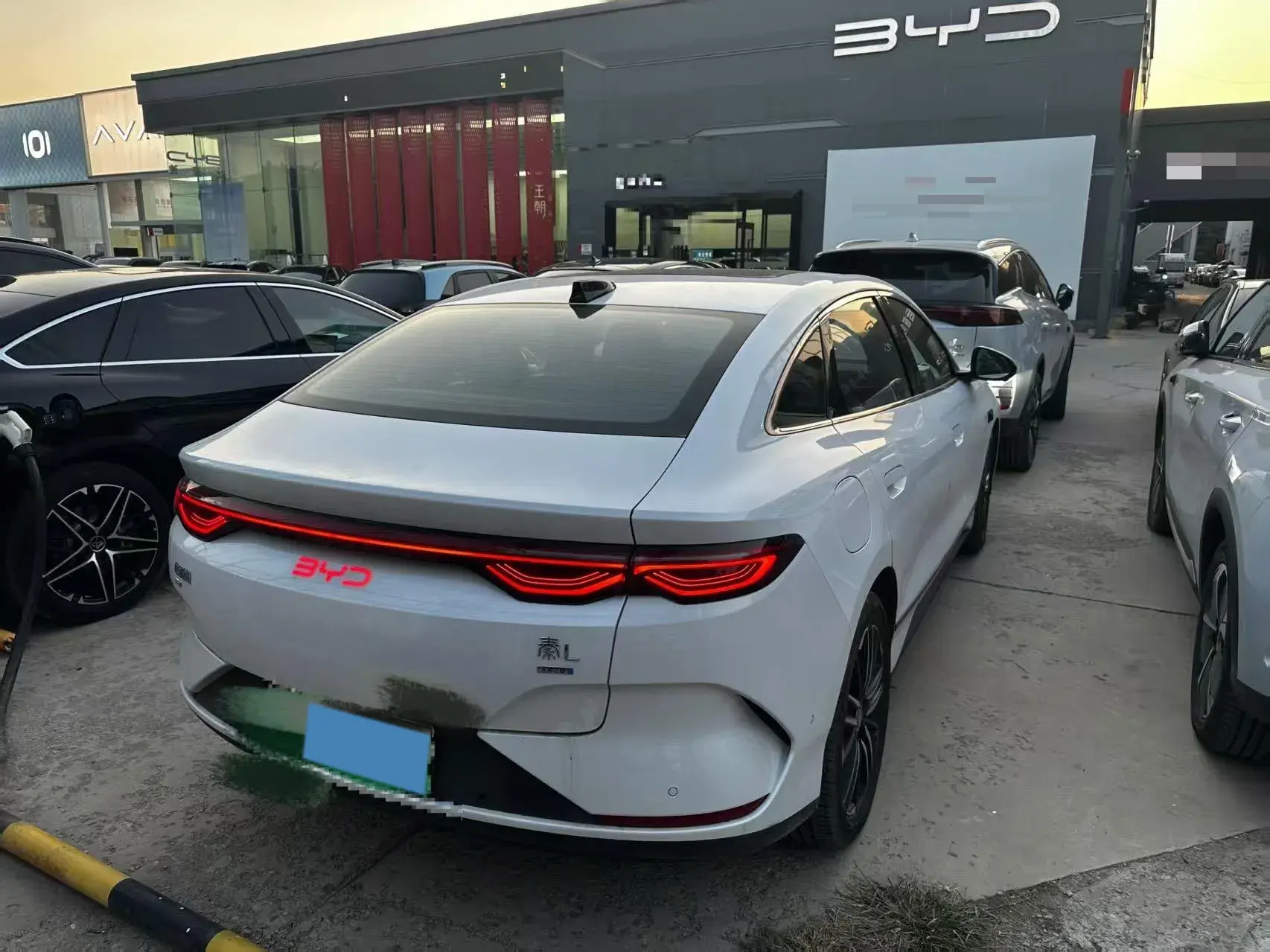 2025 BYD QINL thumbnail 4