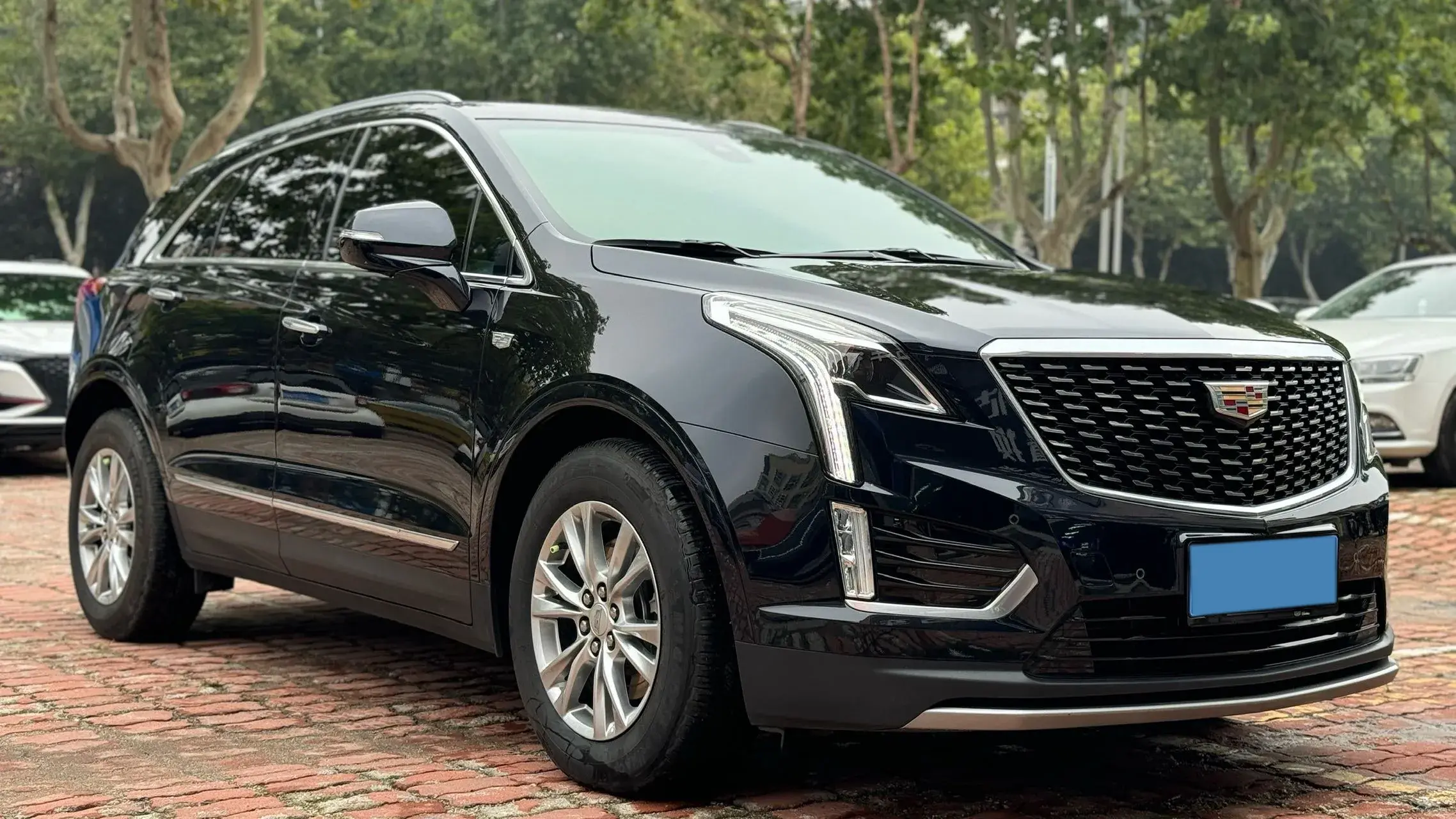 2023 CADILLAC XT5 thumbnail 2