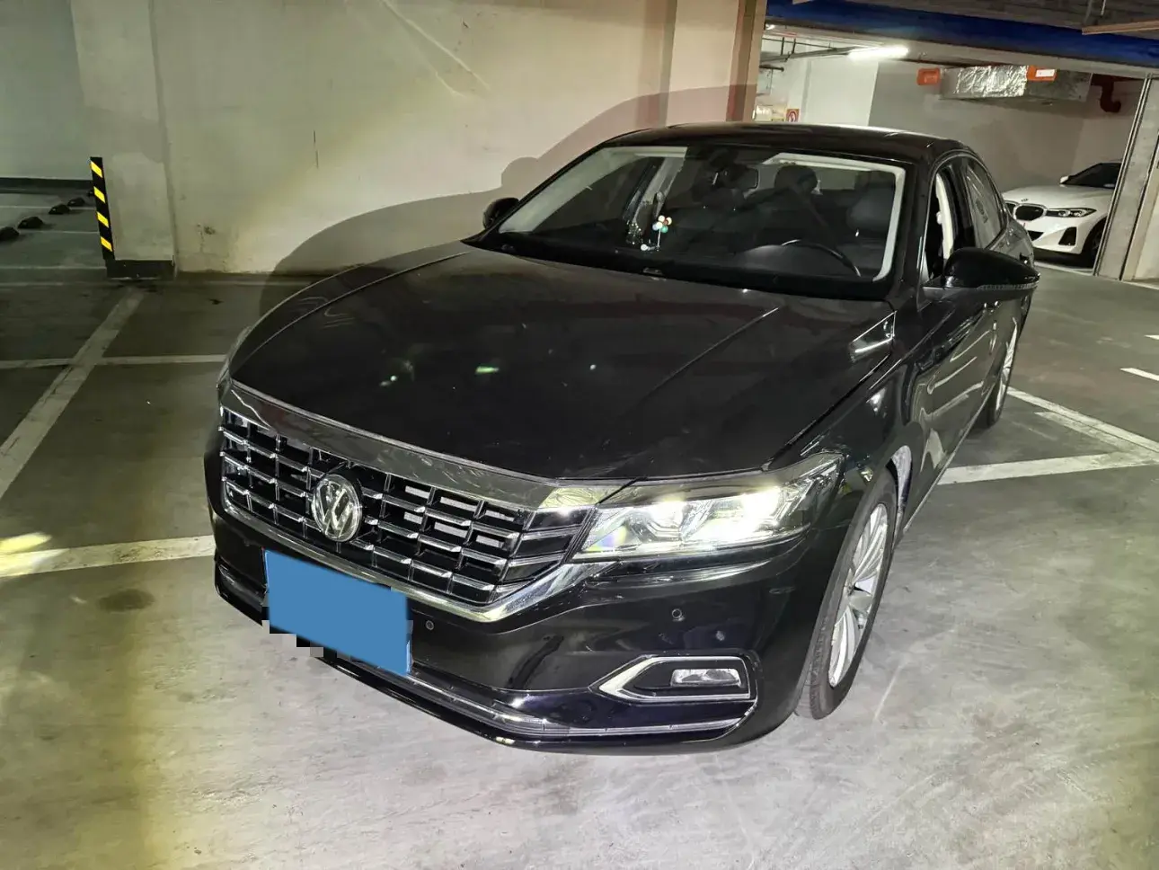 2019 VOLKSWAGEN PASSAT view 1