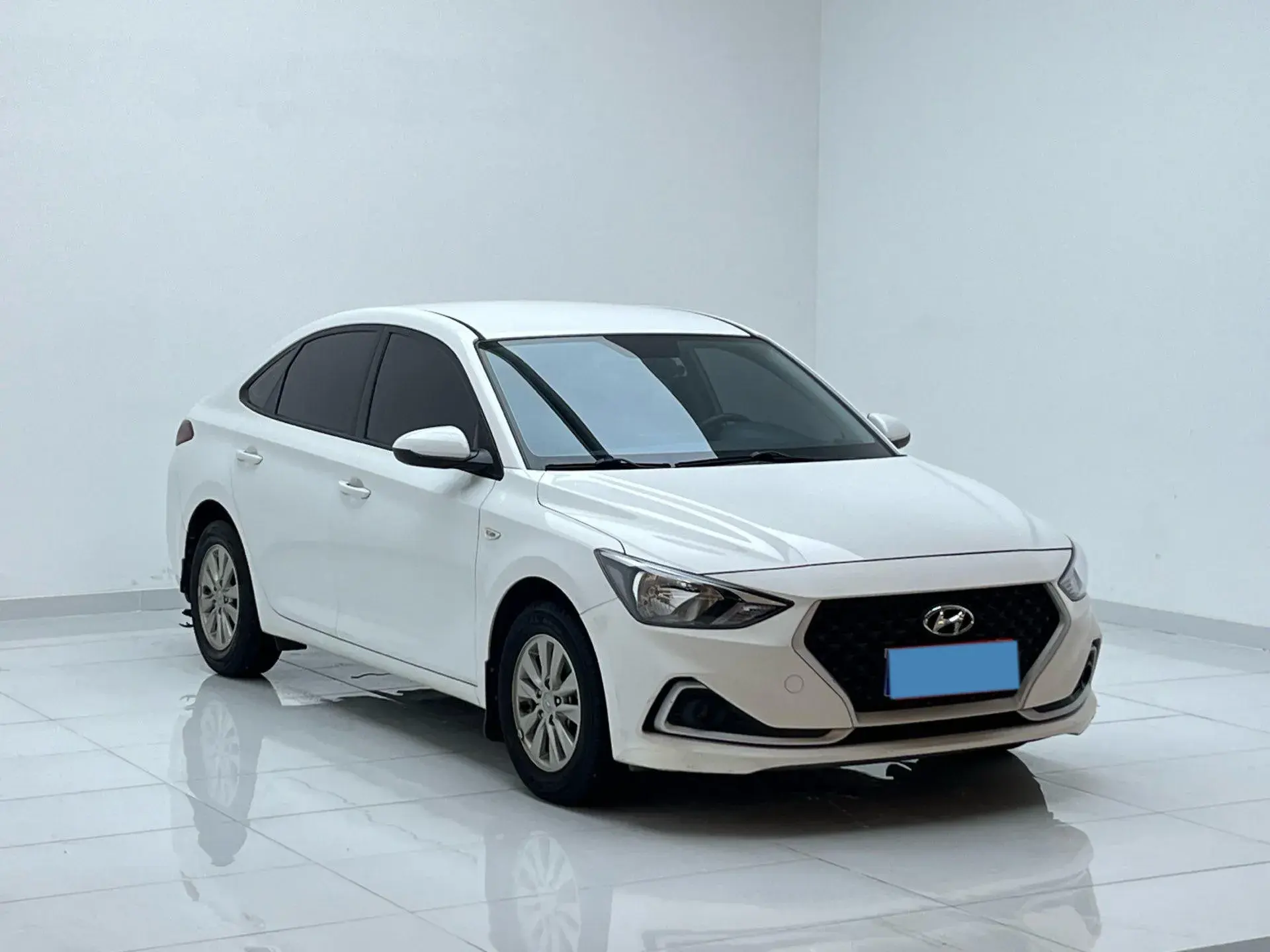 2018 HYUNDAI CELESTA thumbnail 3