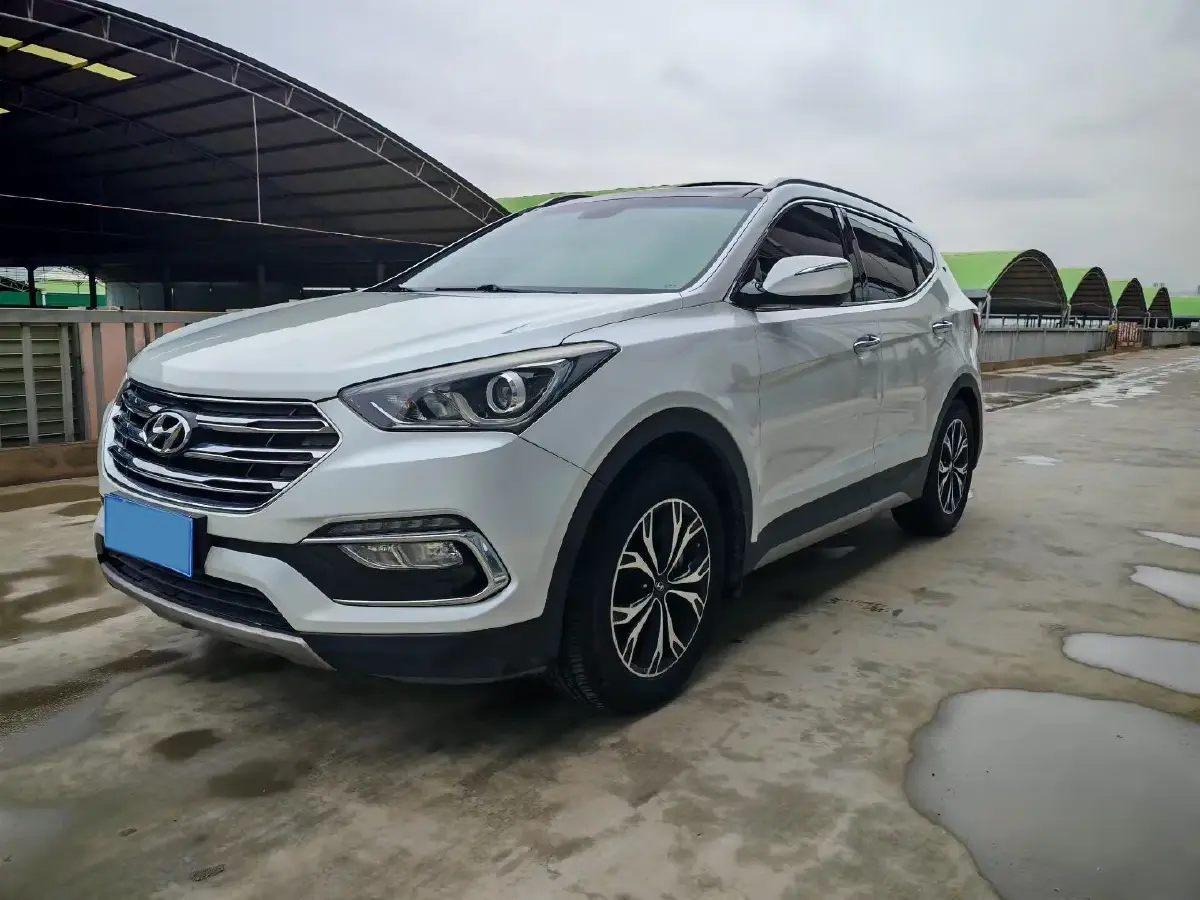 2017 Hyundai Santafe 2.0T 245HP L4 6AT