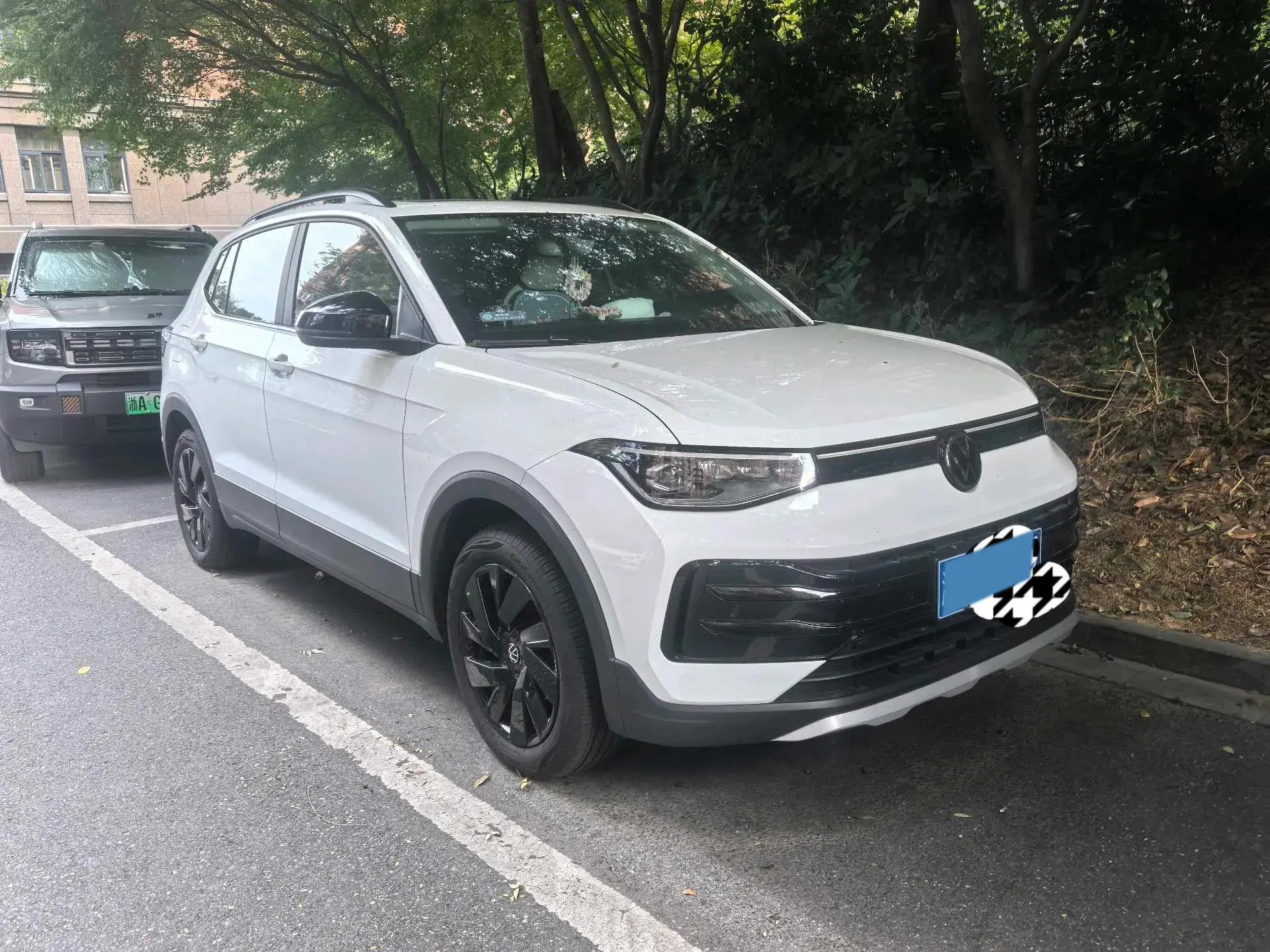 2025 VOLKSWAGEN THARU thumbnail 2