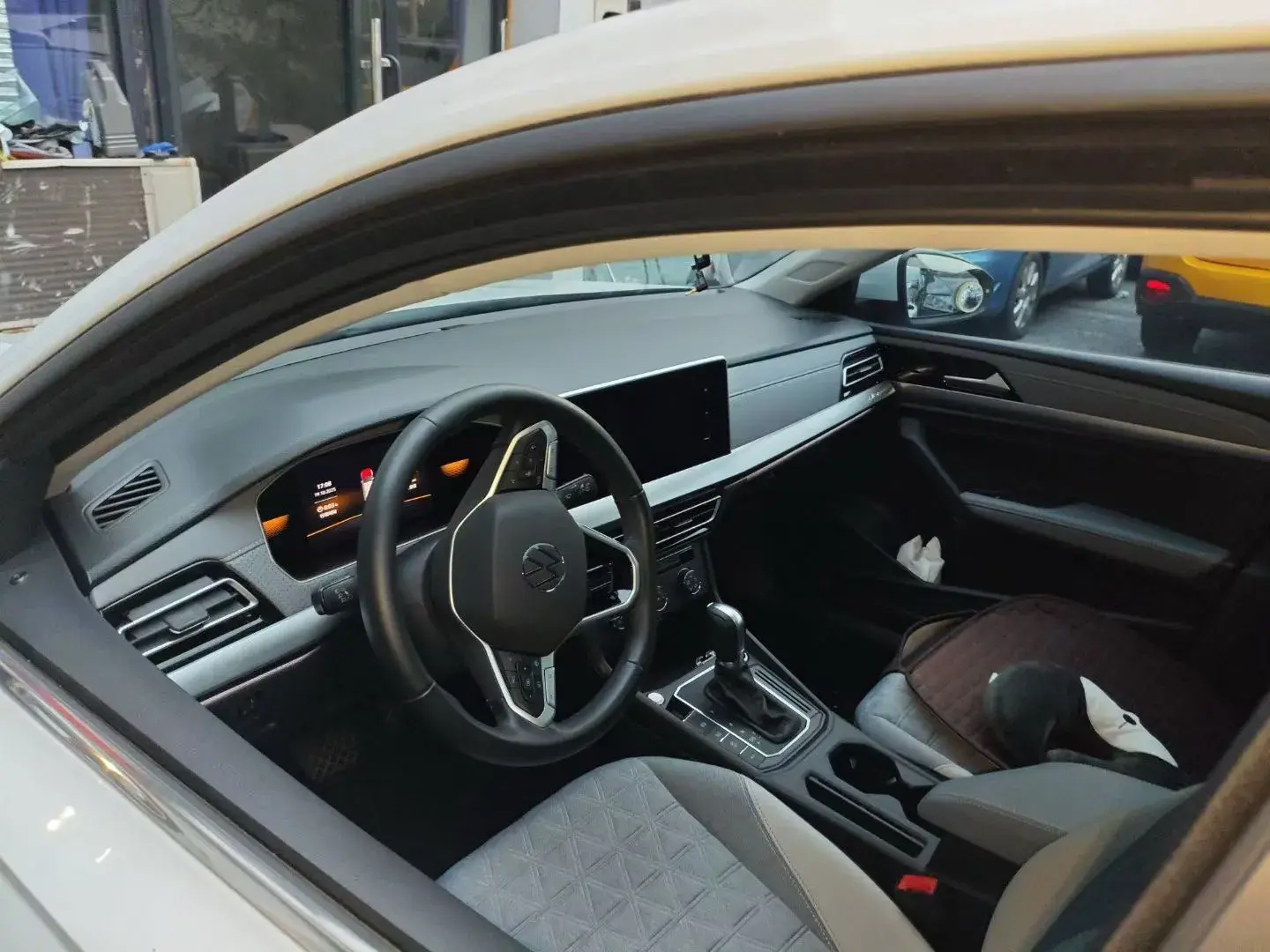 2023 VOLKSWAGEN LAVIDA thumbnail 3