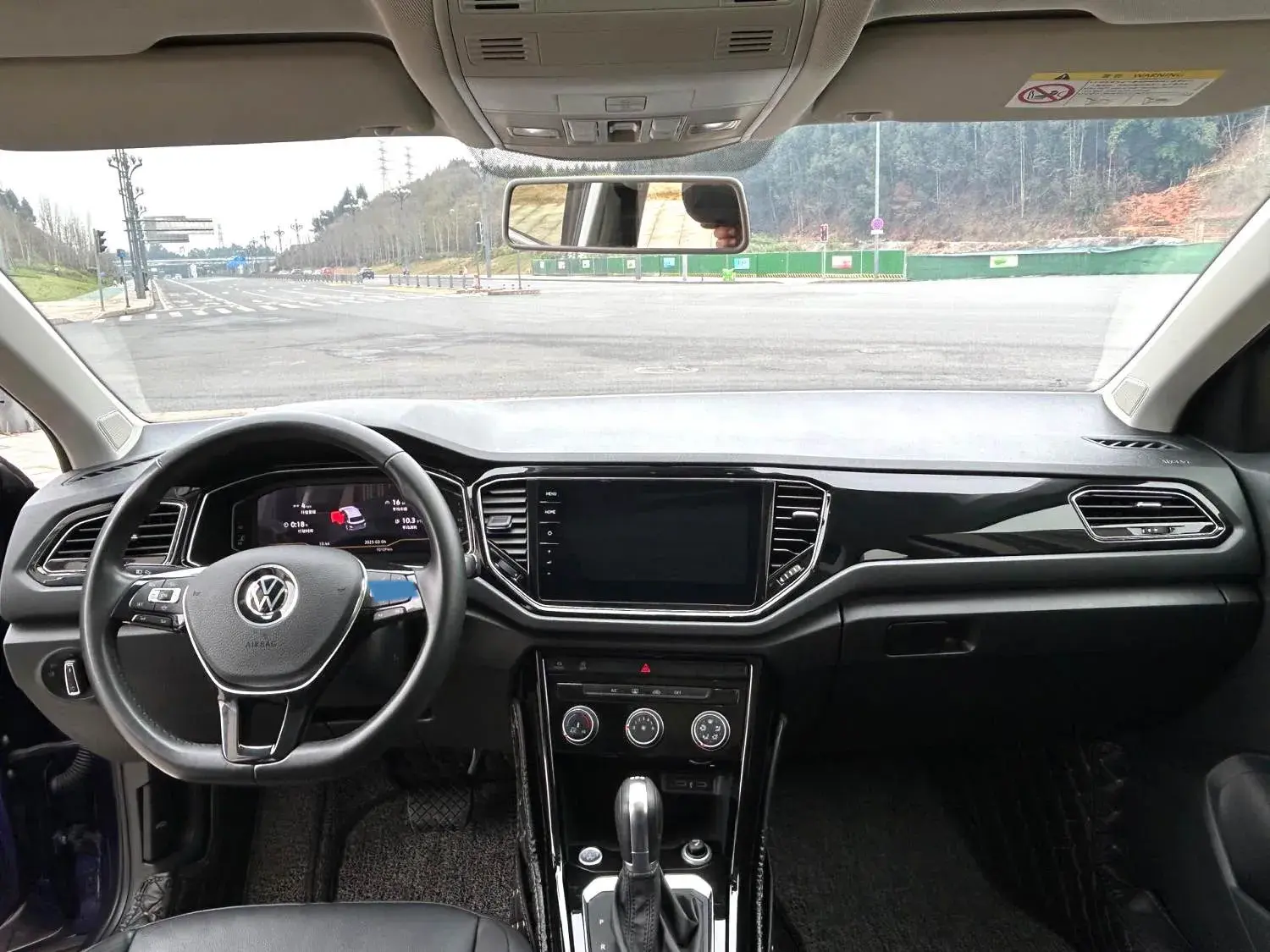 2020 VOLKSWAGEN T-ROC thumbnail 4