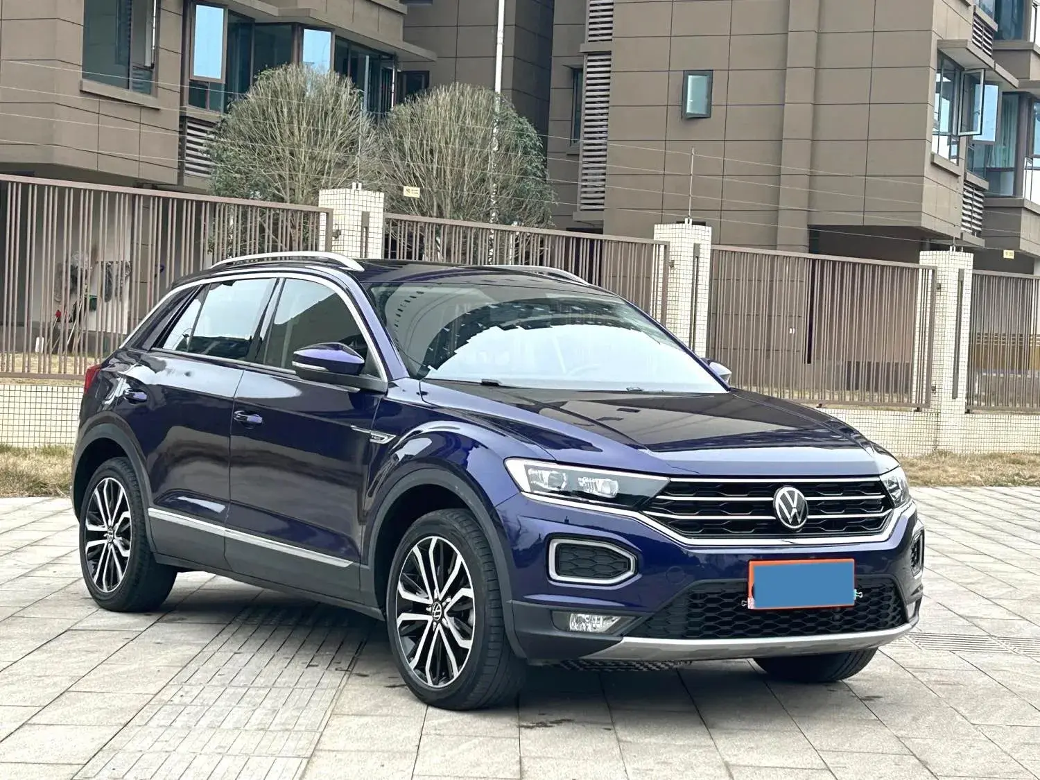 2020 VOLKSWAGEN T-ROC thumbnail 3