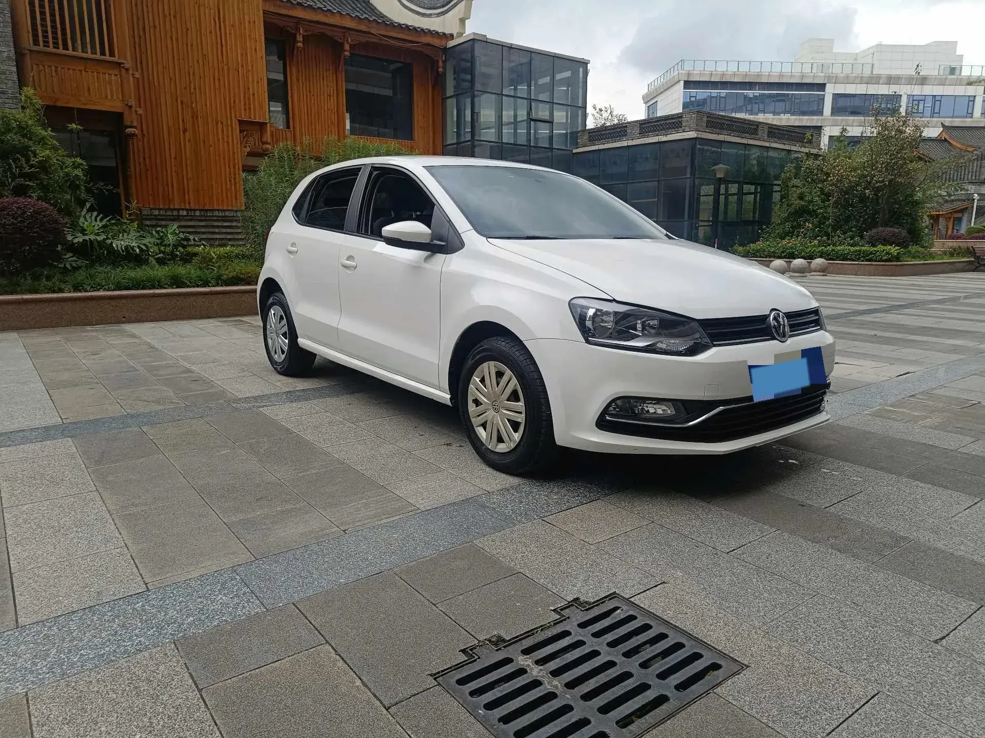 2016 VOLKSWAGEN POLO thumbnail 3
