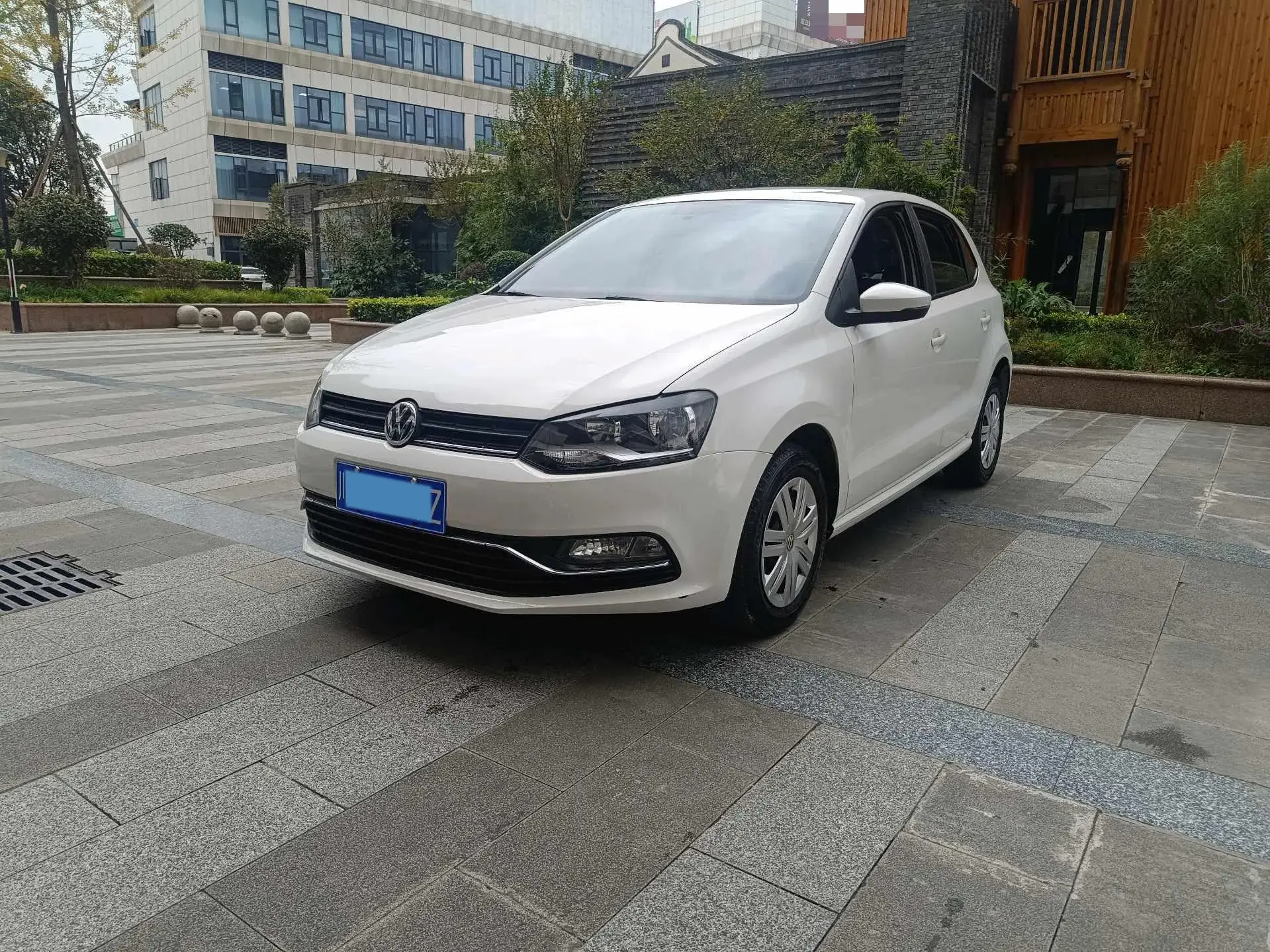 2016 VOLKSWAGEN POLO view 1