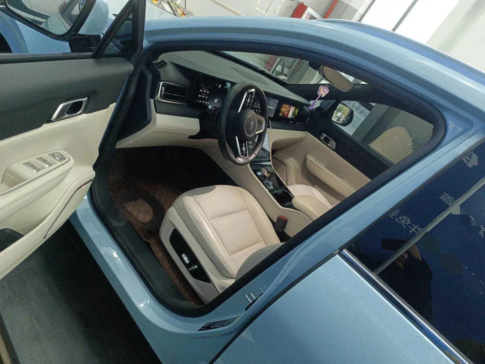 2021 LI ONE thumbnail 3