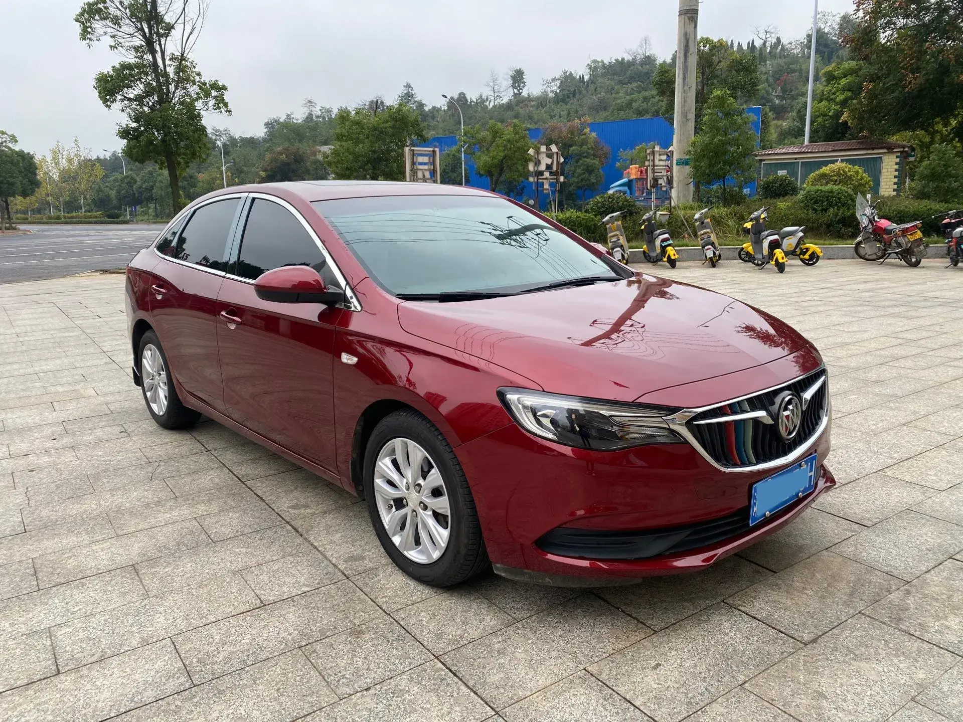 2020 BUICK REGAL thumbnail 2