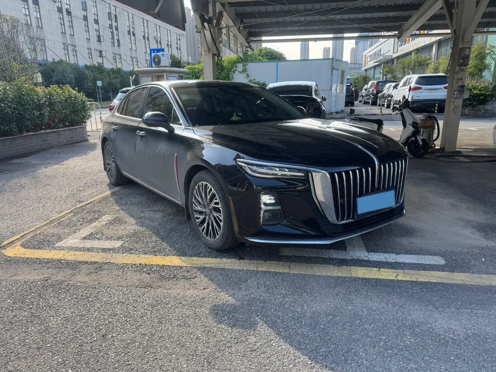 2024 HONGQI H5 thumbnail 3