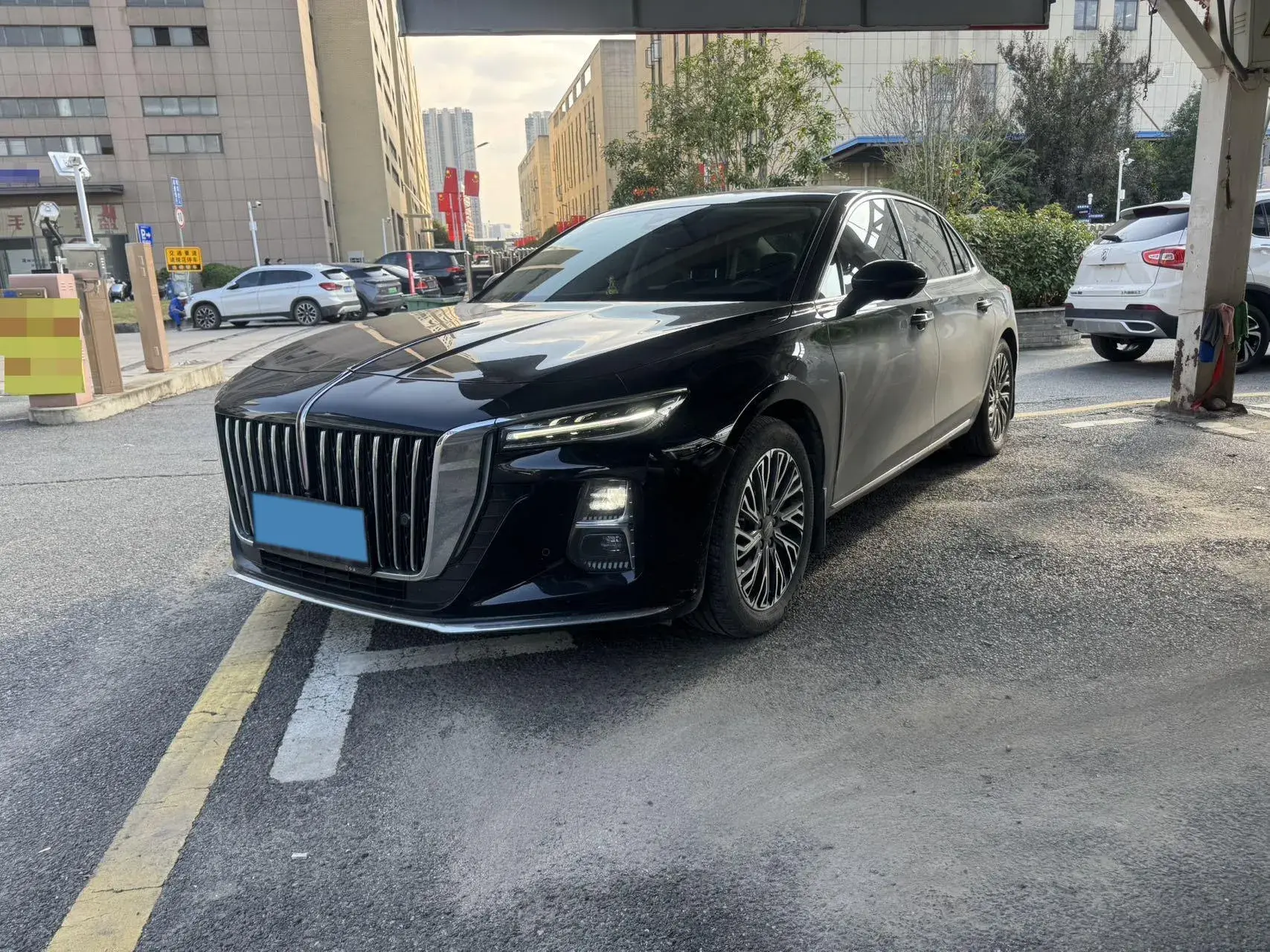 2024 HONGQI H5 view 1