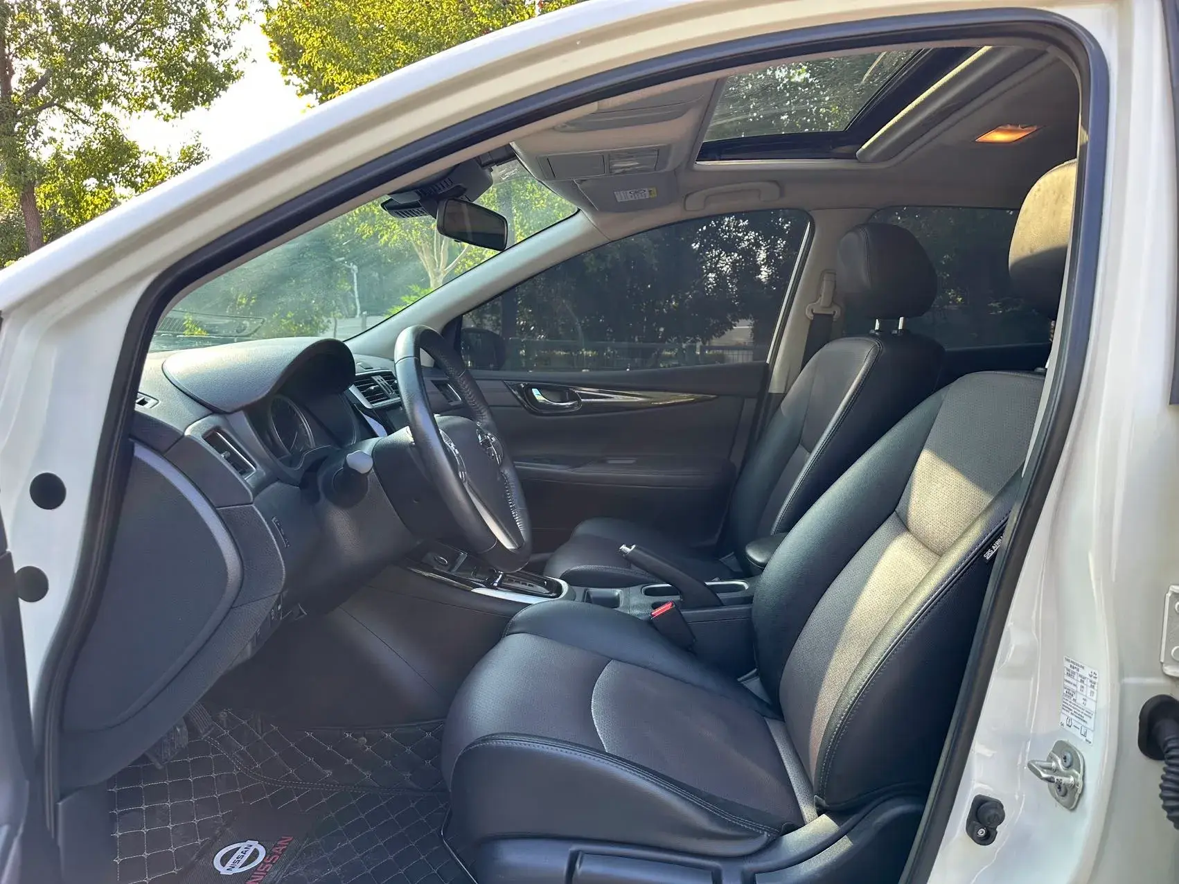 2021 NISSAN TIIDA thumbnail 4