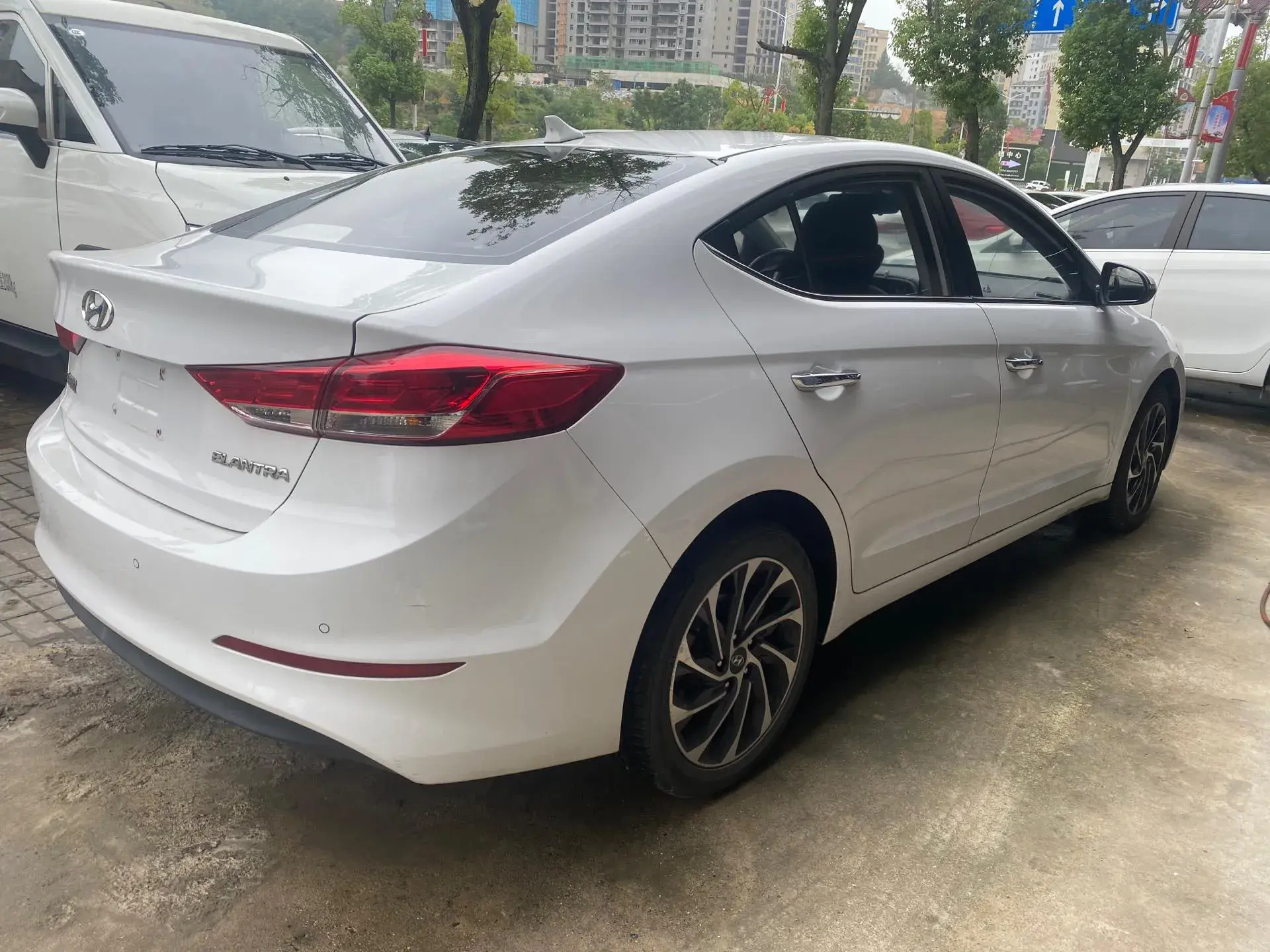 2020 HYUNDAI ELANTRA thumbnail 4