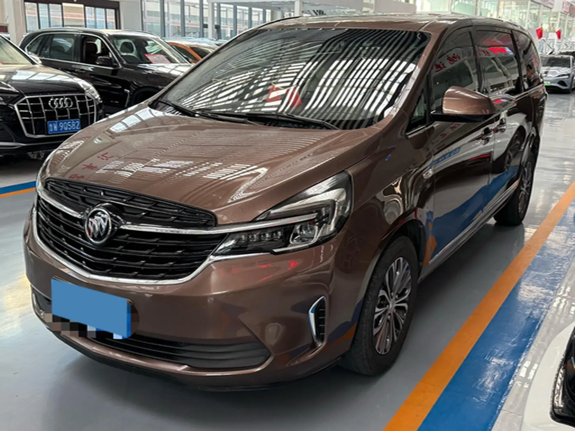 2021 BUICK GL8 view 1