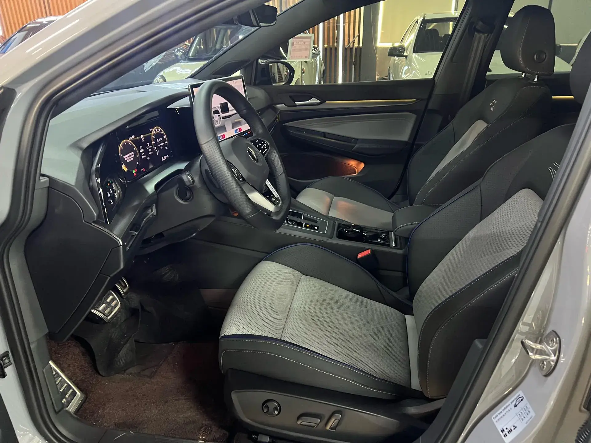 2025 VOLKSWAGEN GOLF thumbnail 3