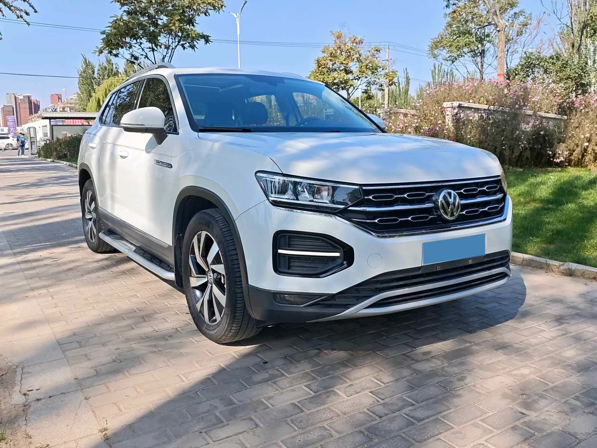 2020 VOLKSWAGEN TAYRON thumbnail 3