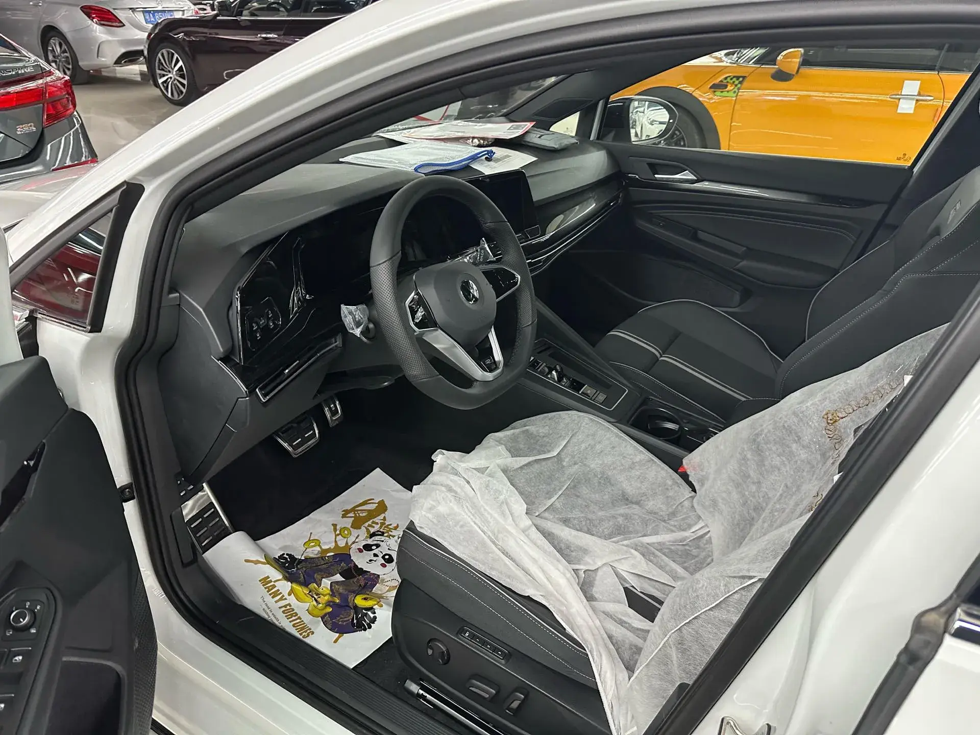 2023 VOLKSWAGEN GOLF thumbnail 3