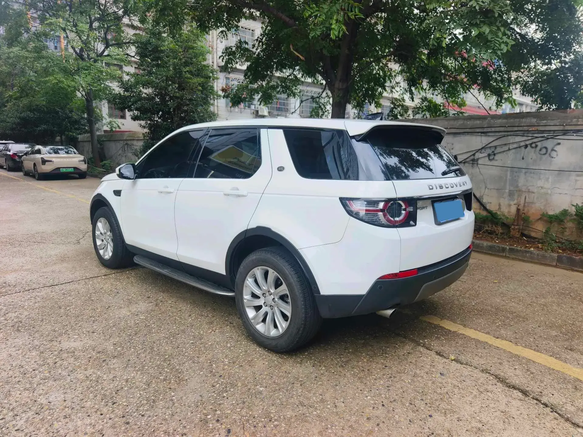 2018 LAND ROVER thumbnail 2