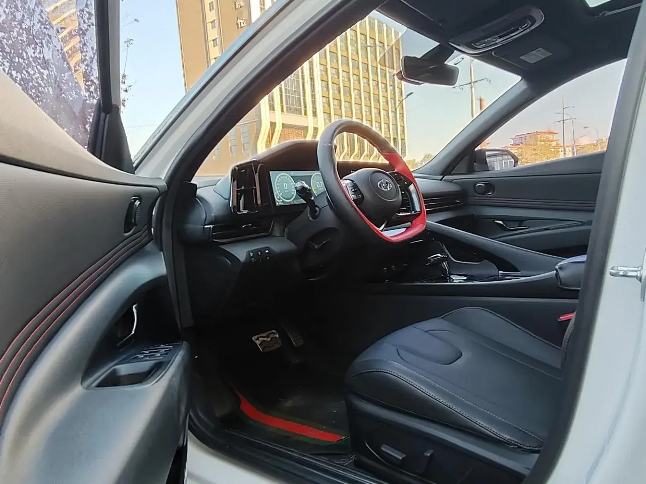 2021 HYUNDAI ELANTRA thumbnail 4