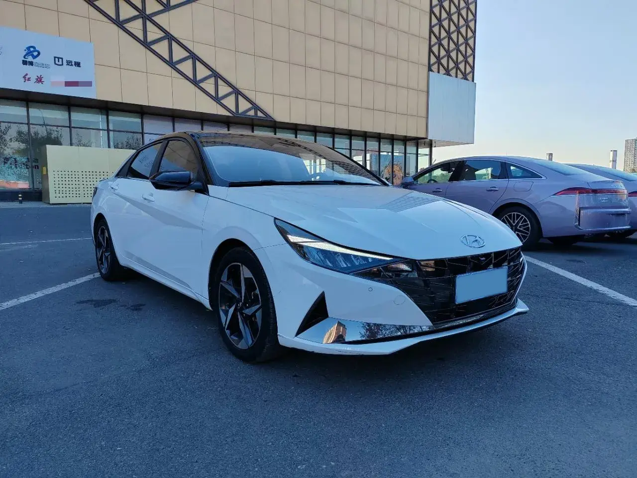 2021 HYUNDAI ELANTRA thumbnail 3