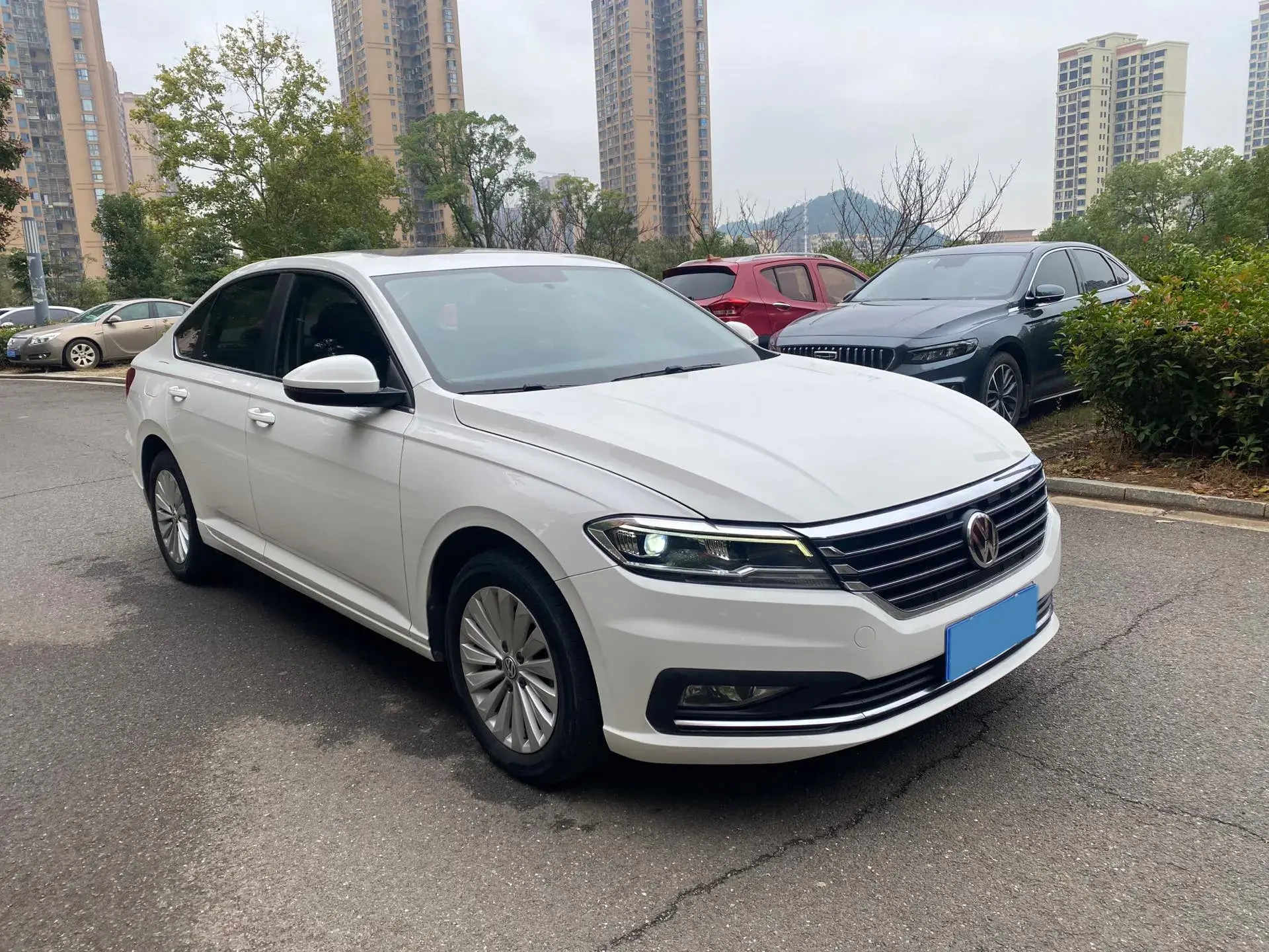 2019 VOLKSWAGEN LAVIDA thumbnail 2