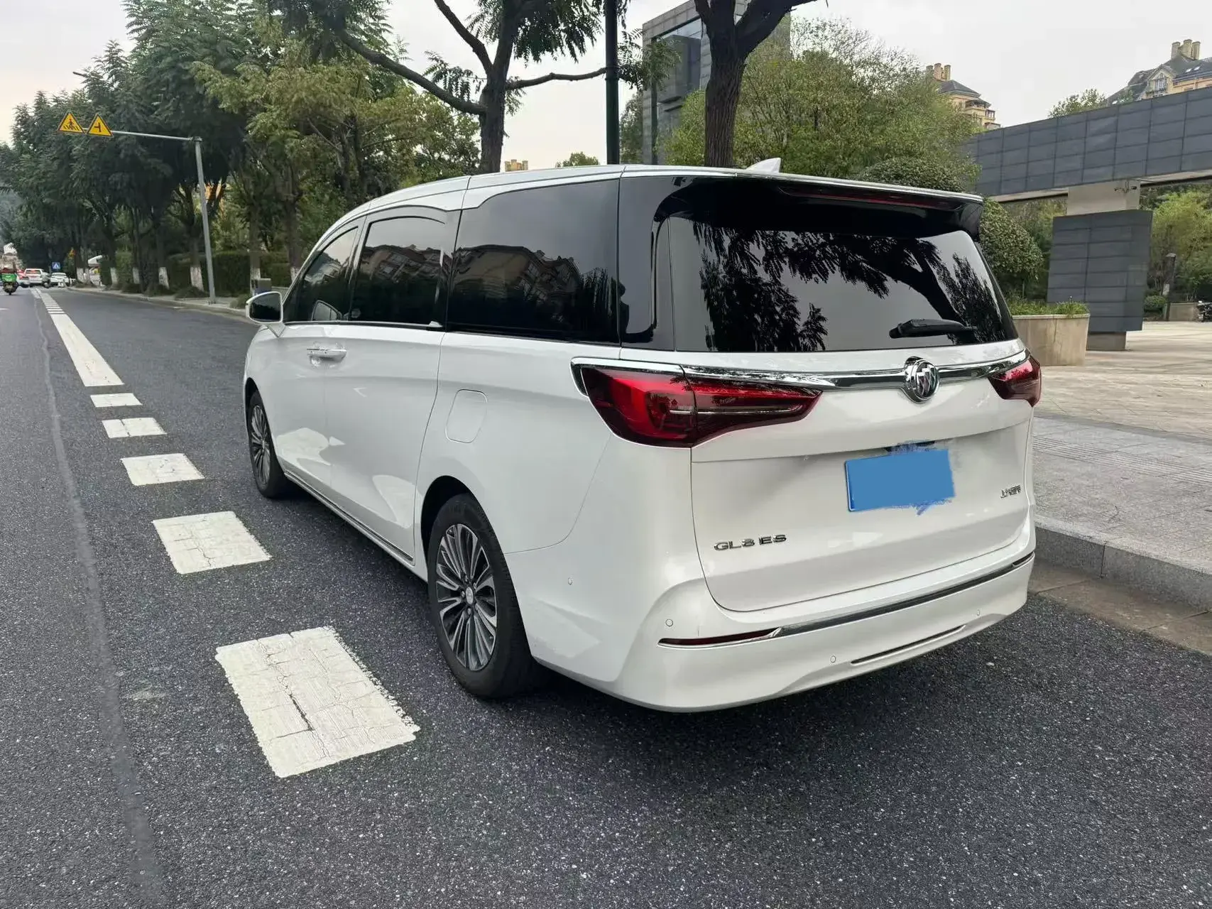 2023 BUICK GL8 thumbnail 3