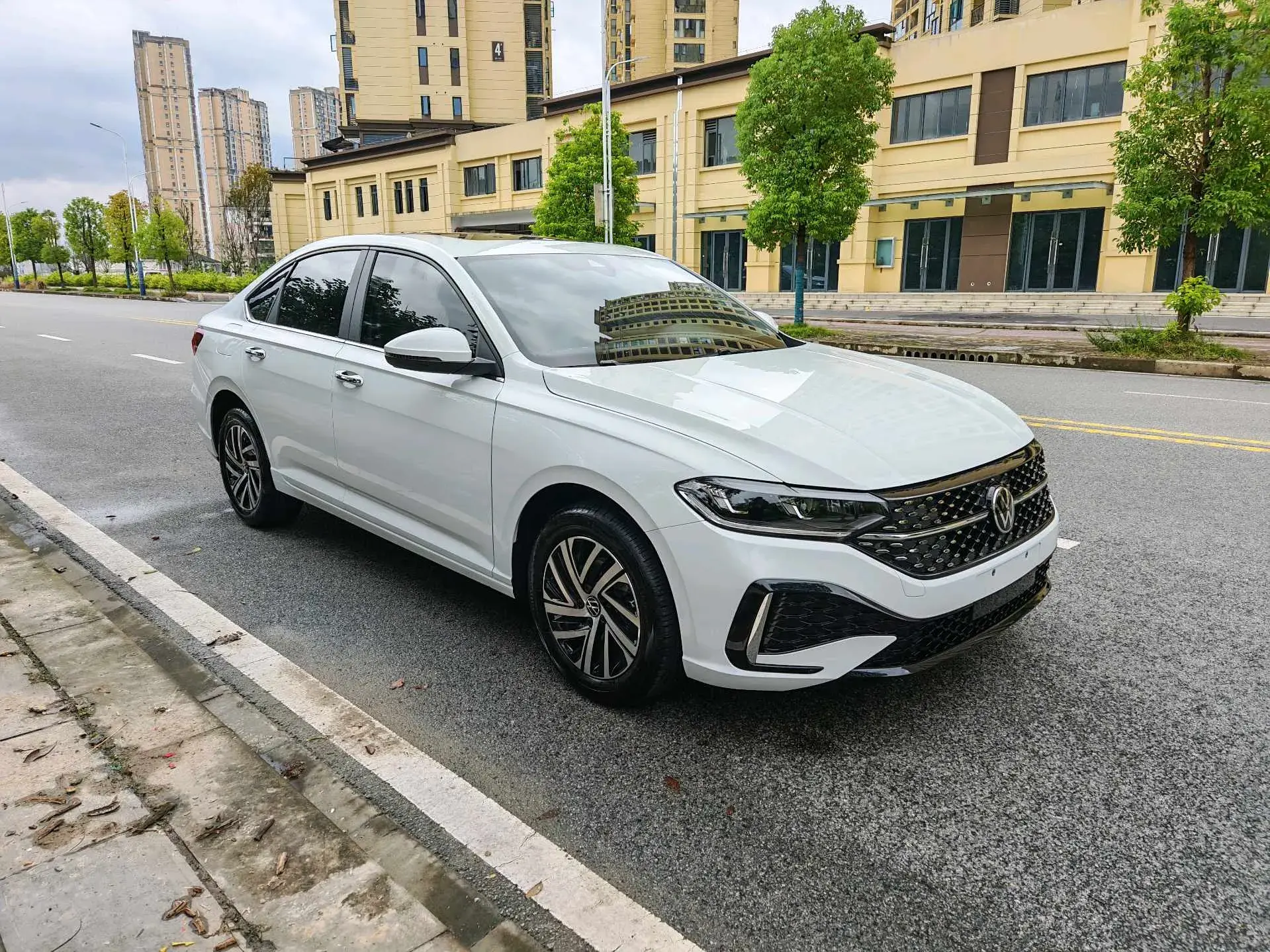 2024 VOLKSWAGEN LAVIDA thumbnail 3