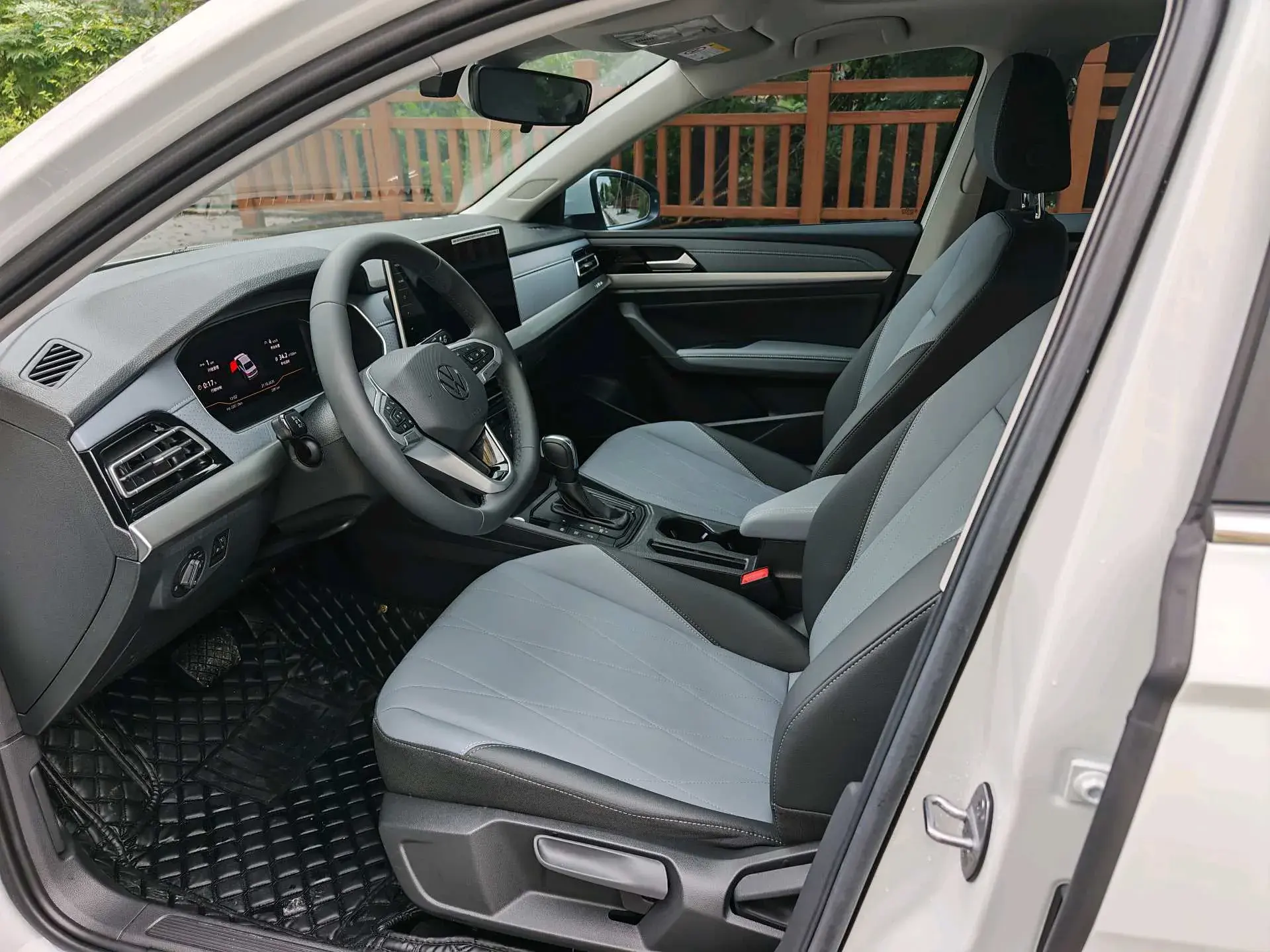 2024 VOLKSWAGEN LAVIDA thumbnail 4