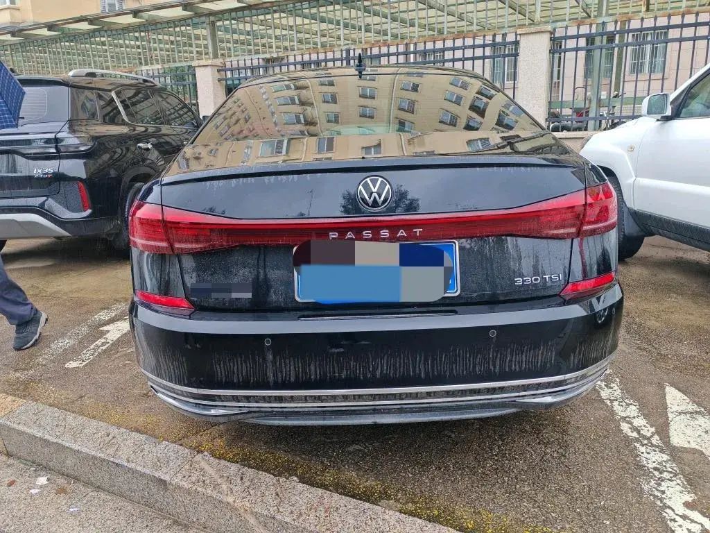 2023 VOLKSWAGEN PASSAT thumbnail 4