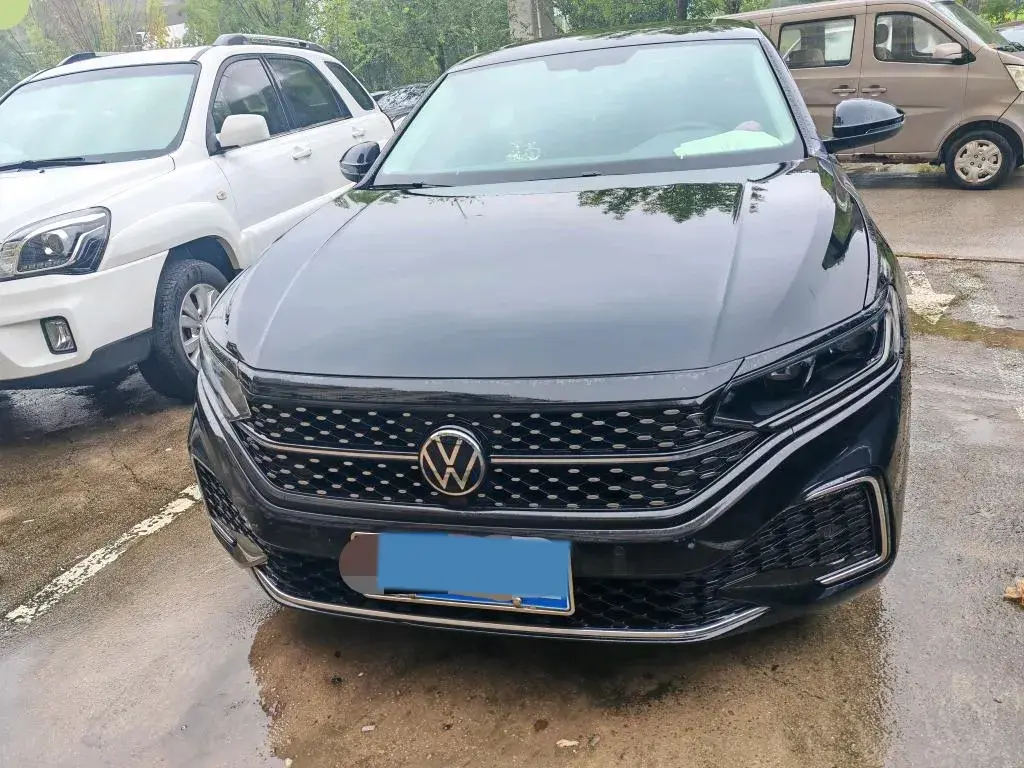 2023 VOLKSWAGEN PASSAT thumbnail 2
