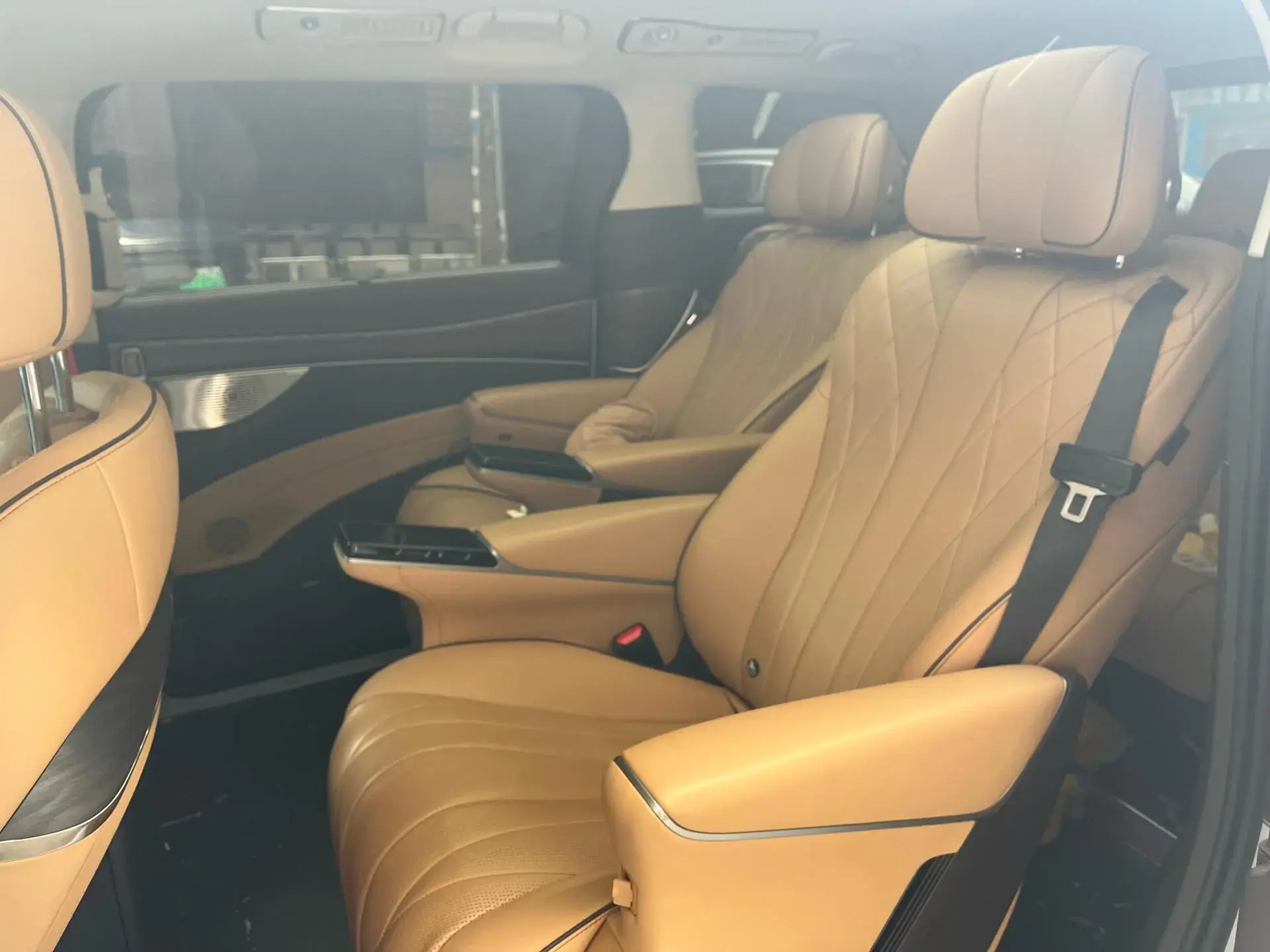 2024 DENZA D9 thumbnail 4