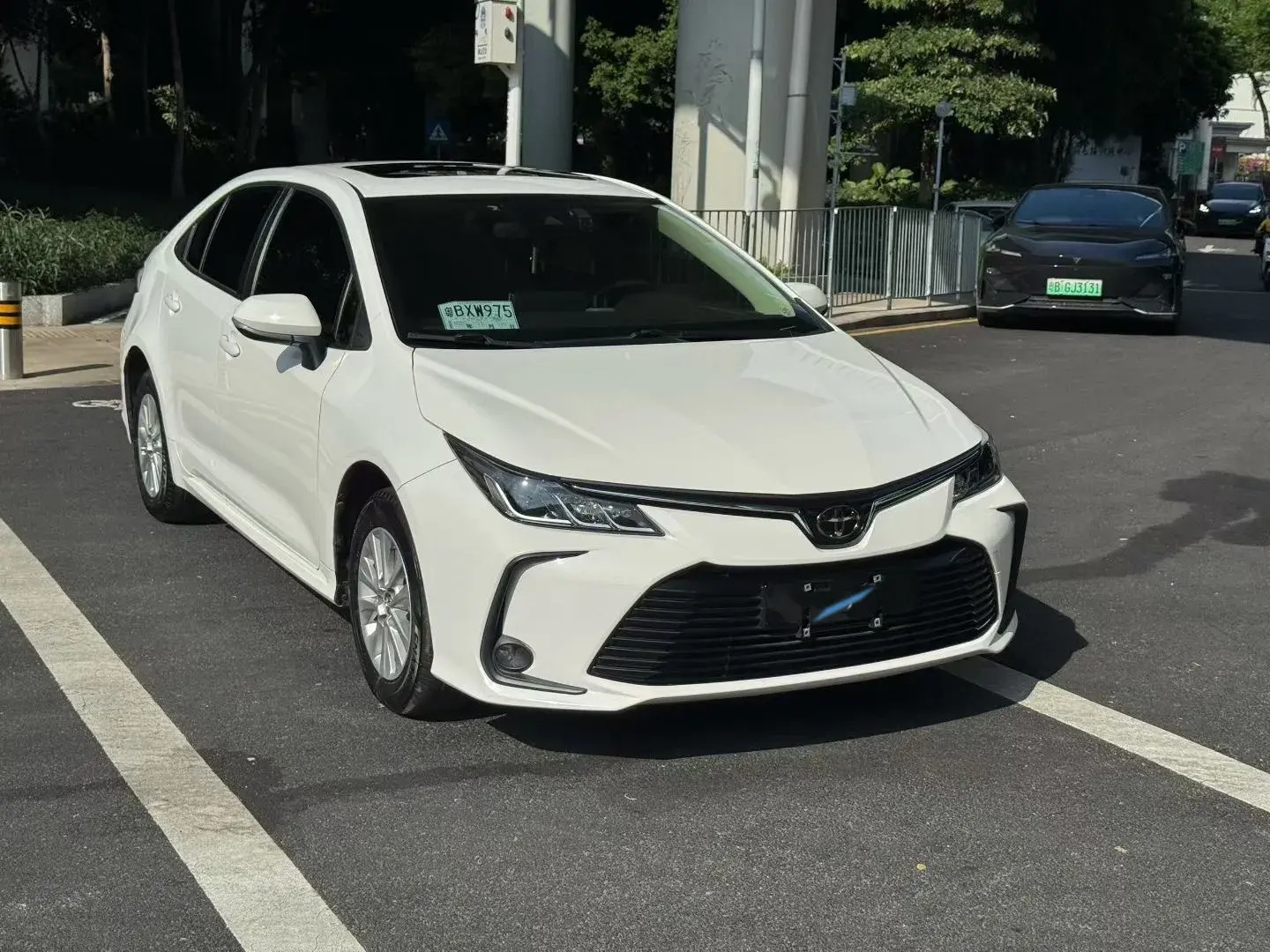 2019 TOYOTA COROLLA thumbnail 3