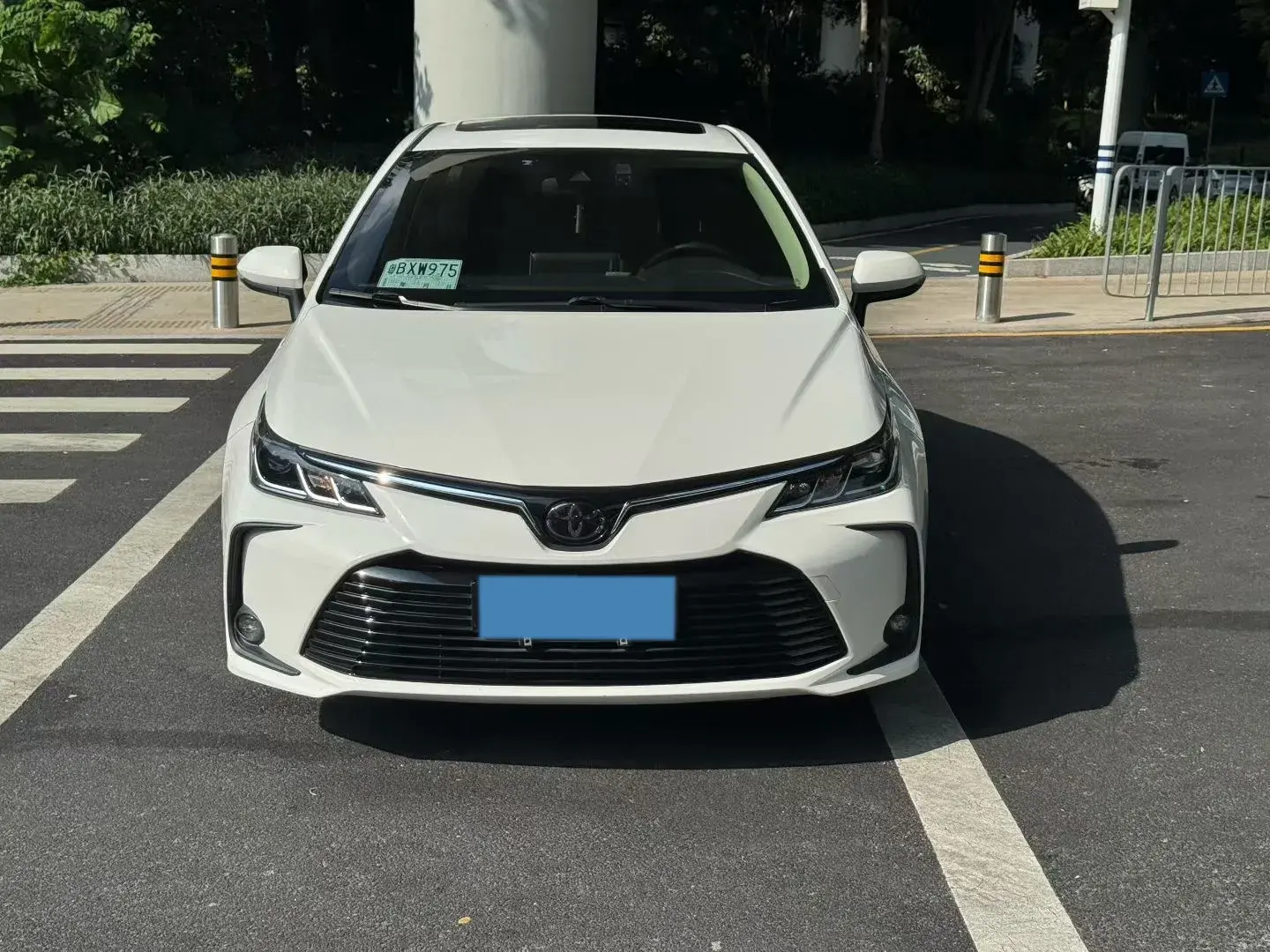 2019 TOYOTA COROLLA thumbnail 2