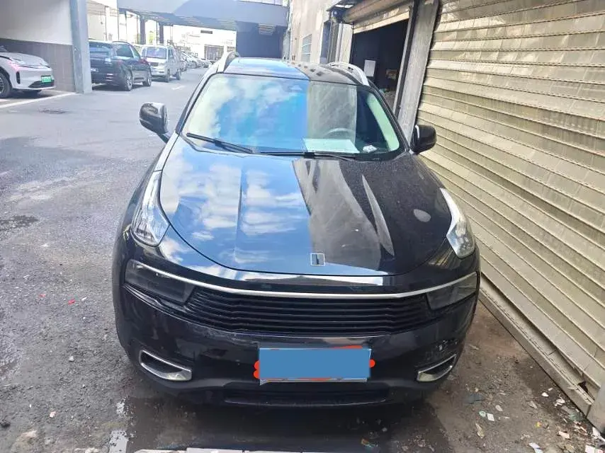 2017 LYNK&CO 01 thumbnail 3