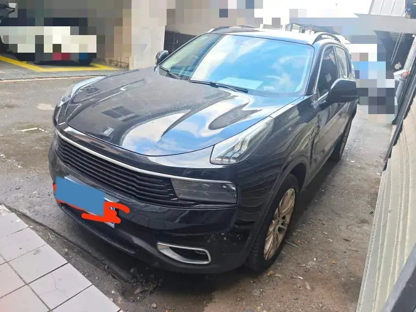 2017 LYNK&CO 01 view 1