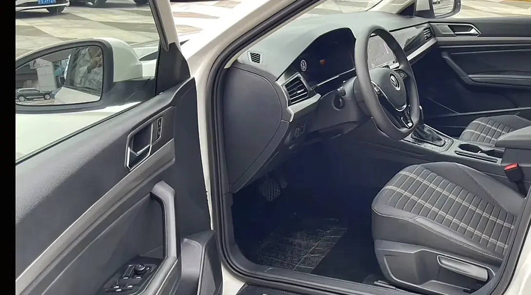 2021 VOLKSWAGEN LAVIDA thumbnail 3