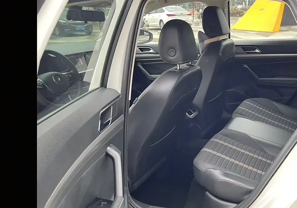 2021 VOLKSWAGEN LAVIDA thumbnail 4