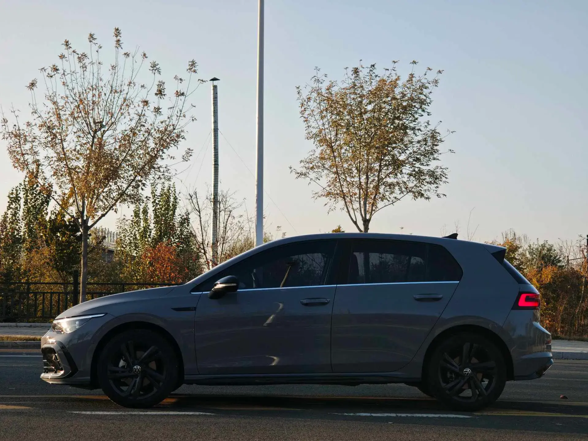 2021 VOLKSWAGEN GOLF thumbnail 4