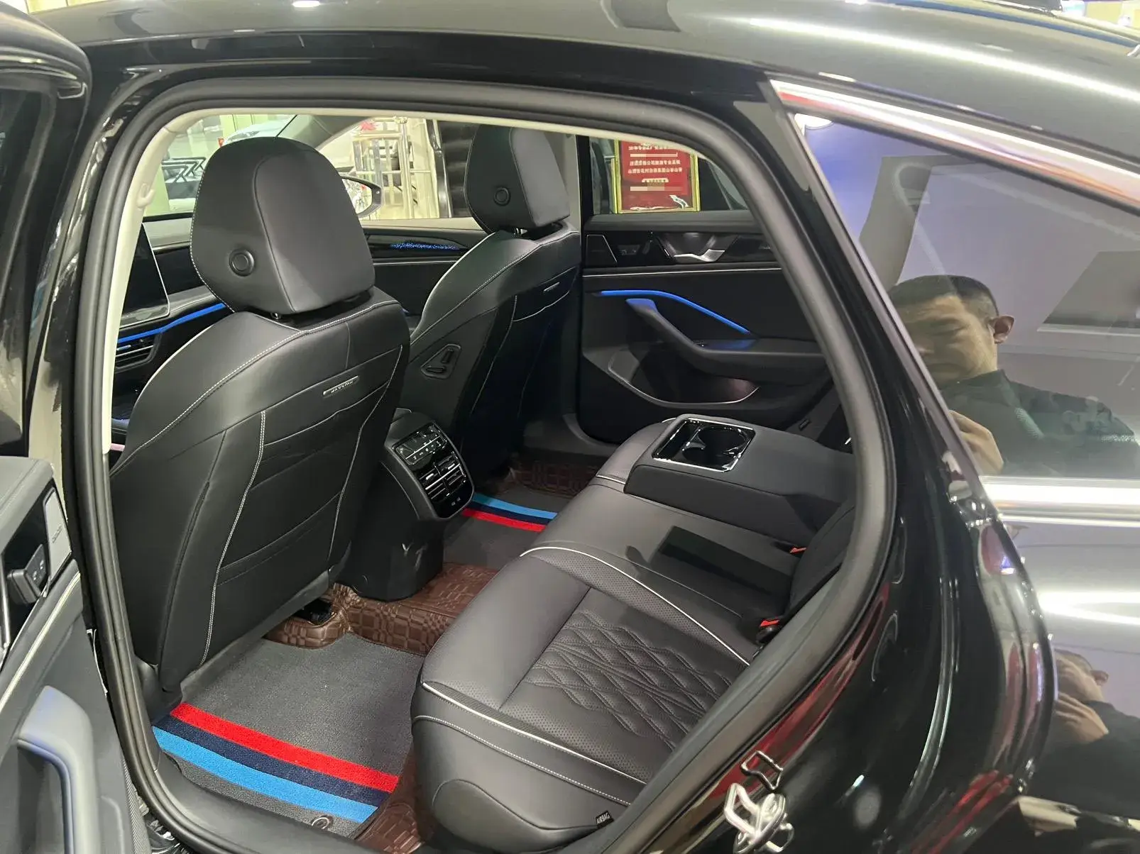 2024 VOLKSWAGEN MAGOTAN thumbnail 3