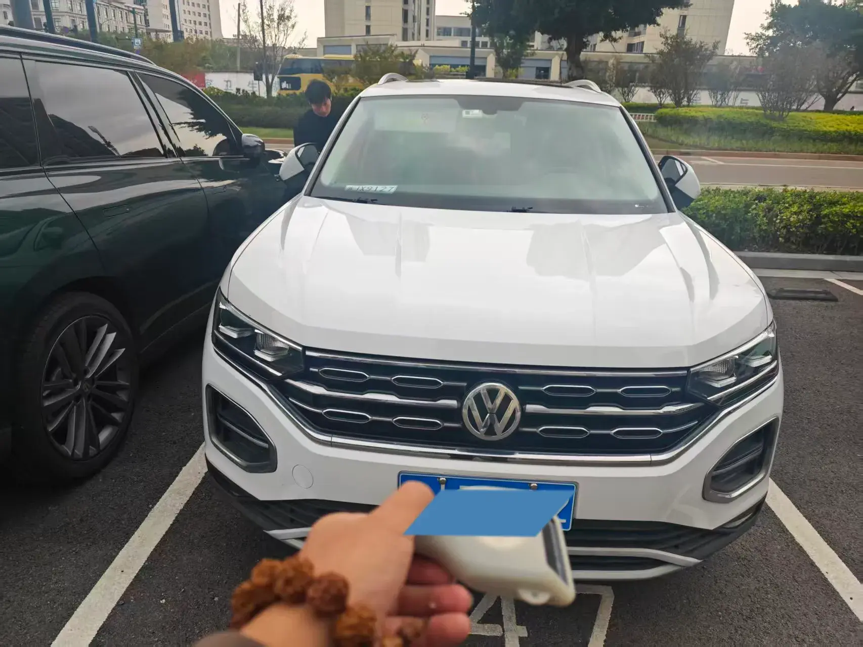 2019 VOLKSWAGEN TAYRON thumbnail 3