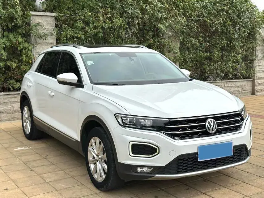 2019 VOLKSWAGEN T-ROC thumbnail 3