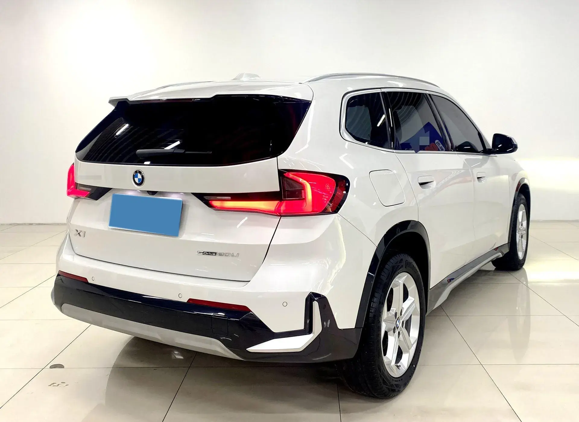 2023 BMW X1 thumbnail 3