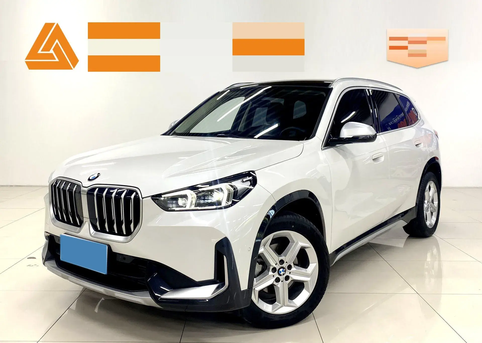 2023 BMW X1 view 1