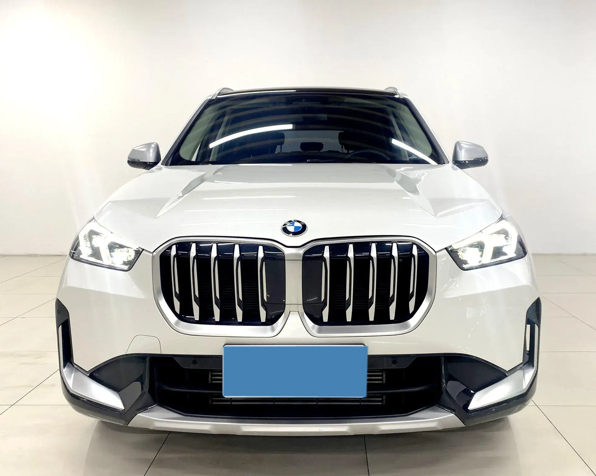 2023 BMW X1 thumbnail 2